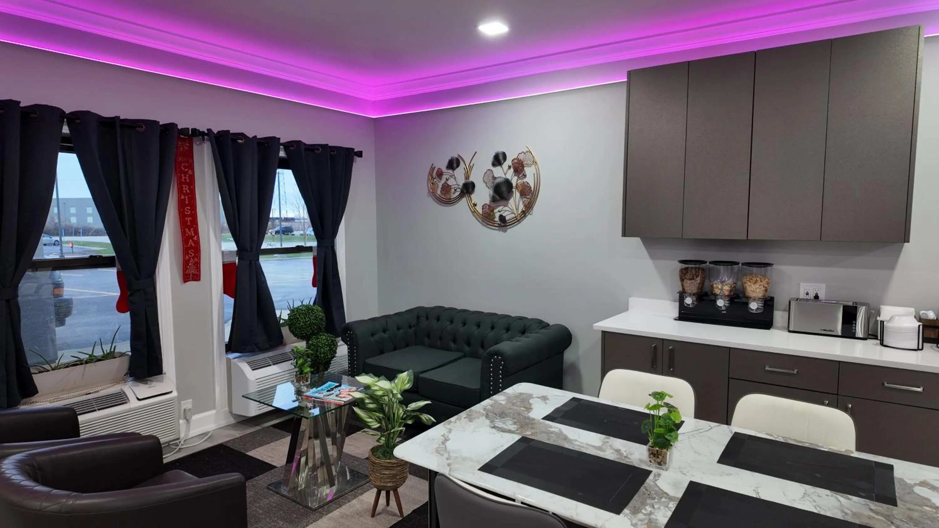 Super 8 by Wyndham Hampshire IL