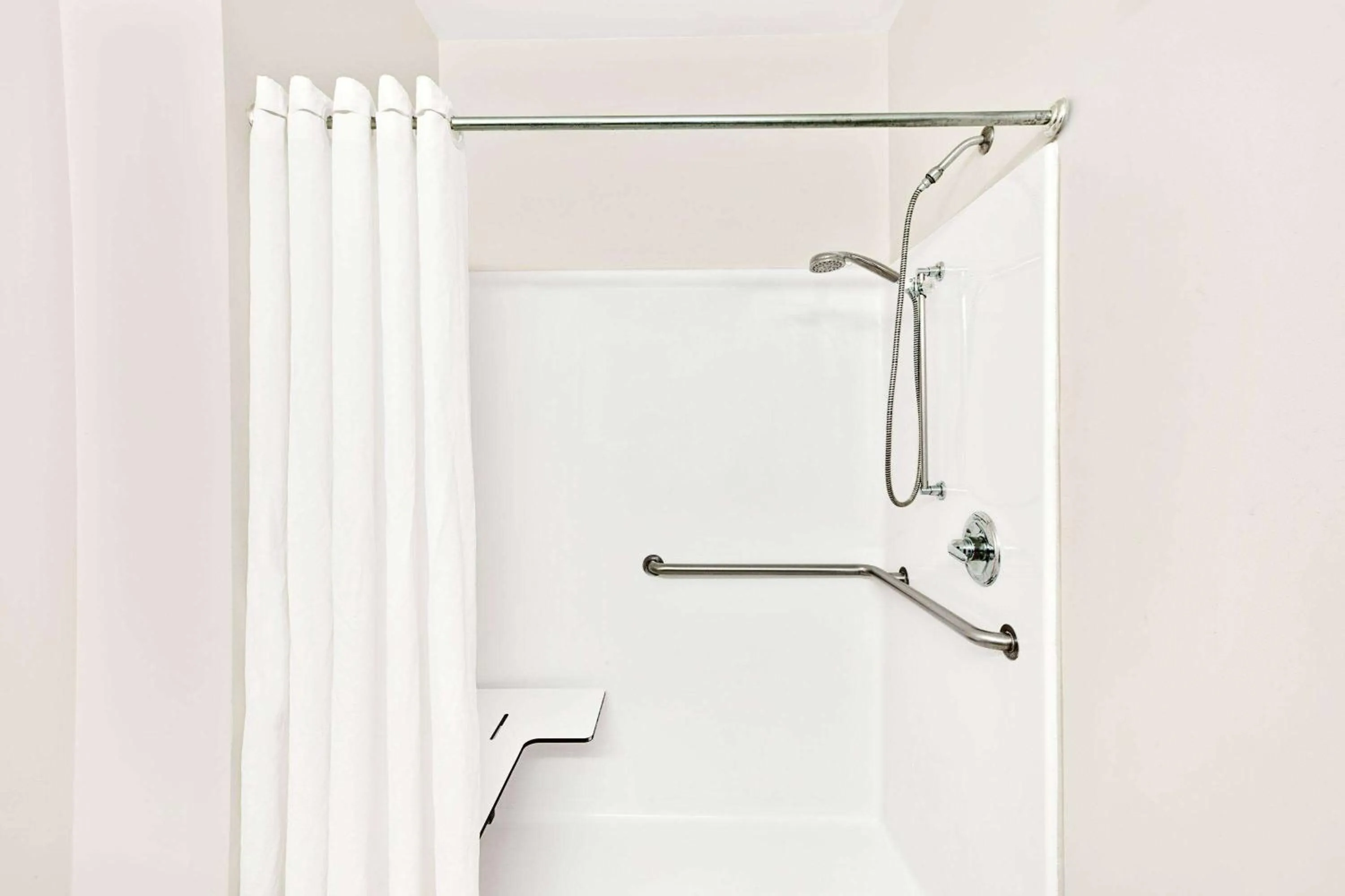 Photo of the whole room in Super 8 by Wyndham Hampshire IL