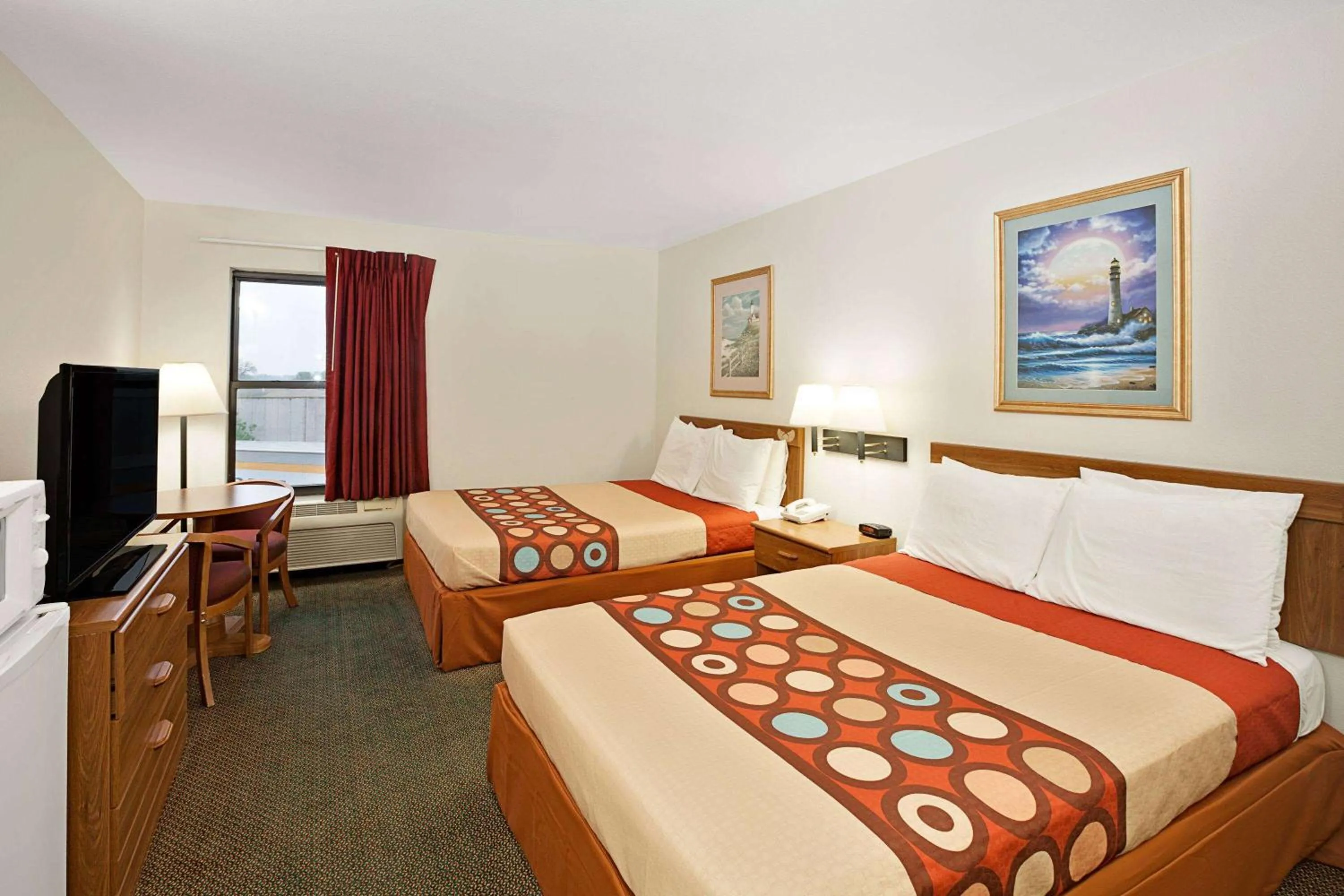 Photo of the whole room, Bed in Super 8 by Wyndham Hampshire IL