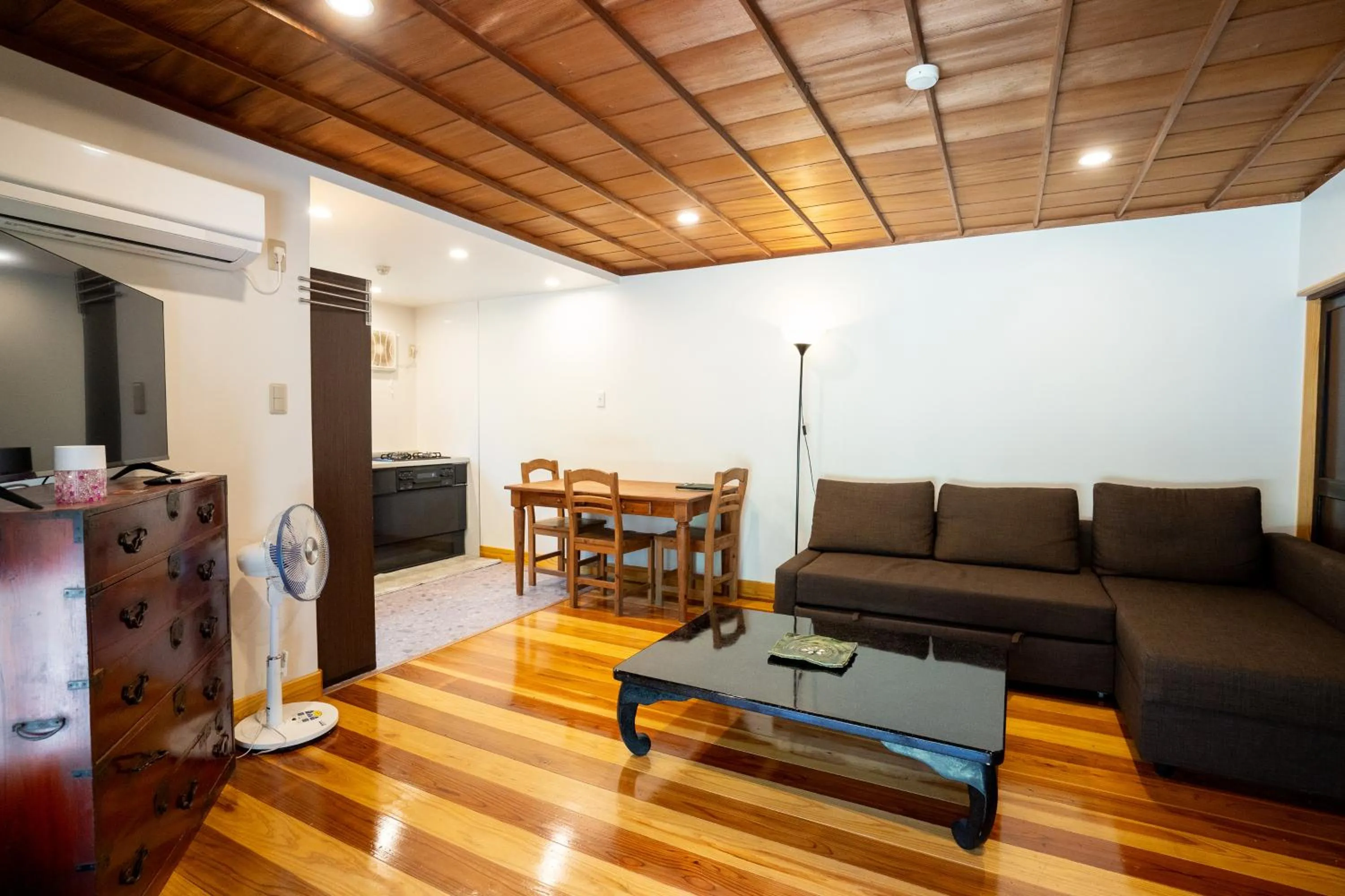 TV and multimedia in Asobi Lodge