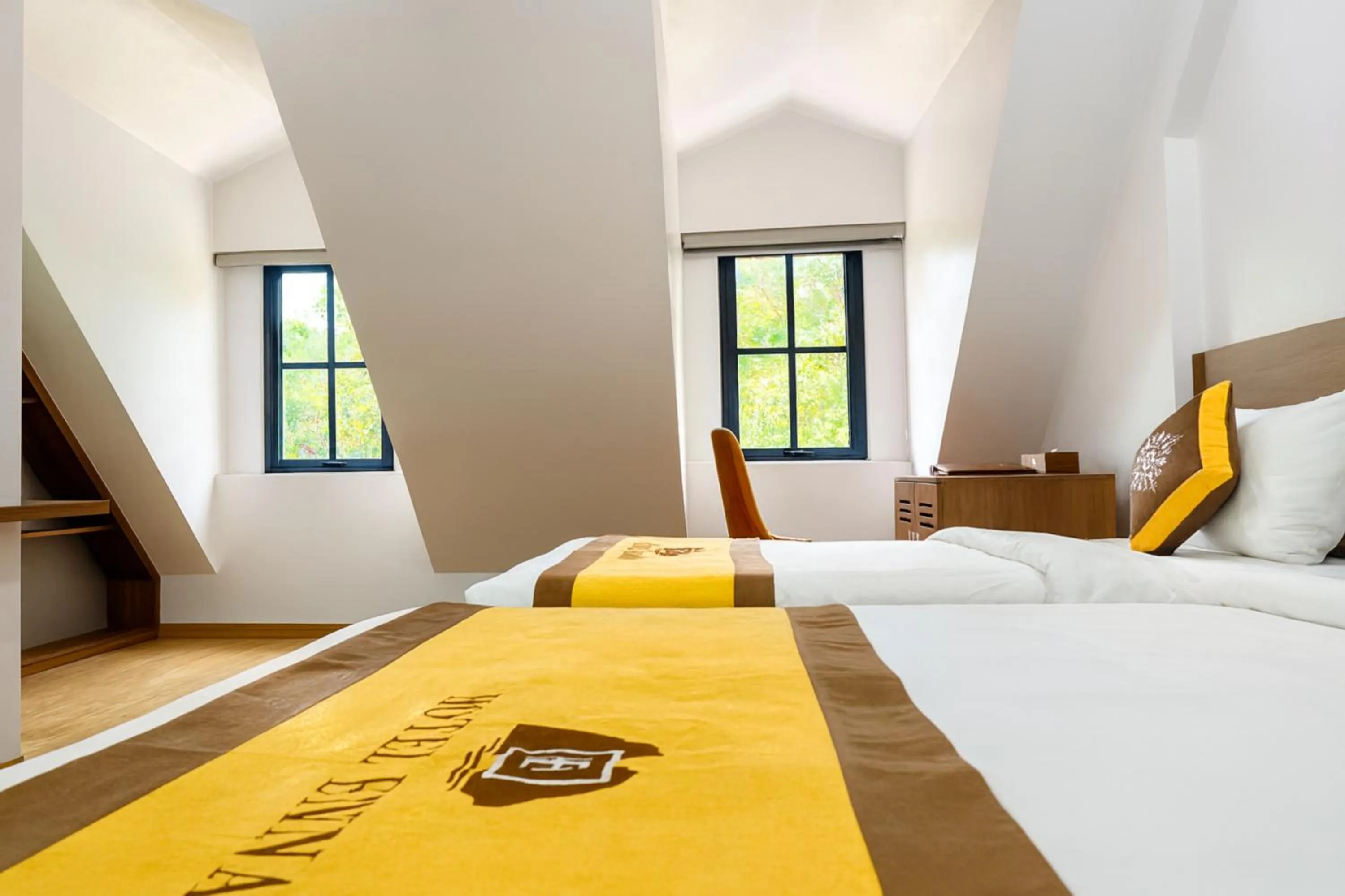 Photo of the whole room, Bed in Emma Hotel