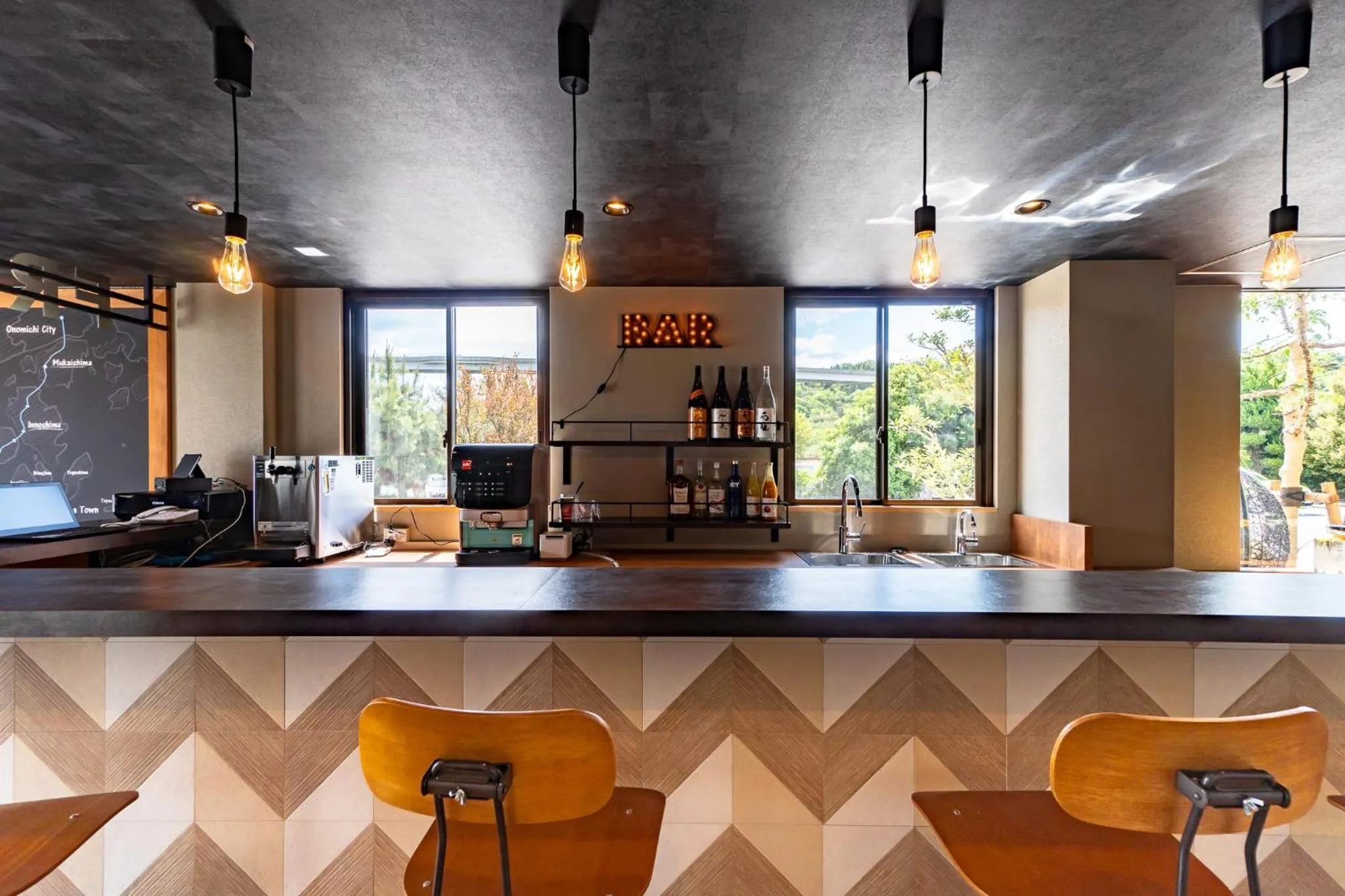 Lounge or bar in I-Link Hostel & Cafe Shimanami