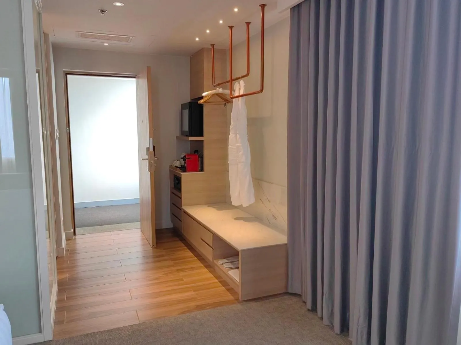 oven, Bed in Brittany Hotel BGC