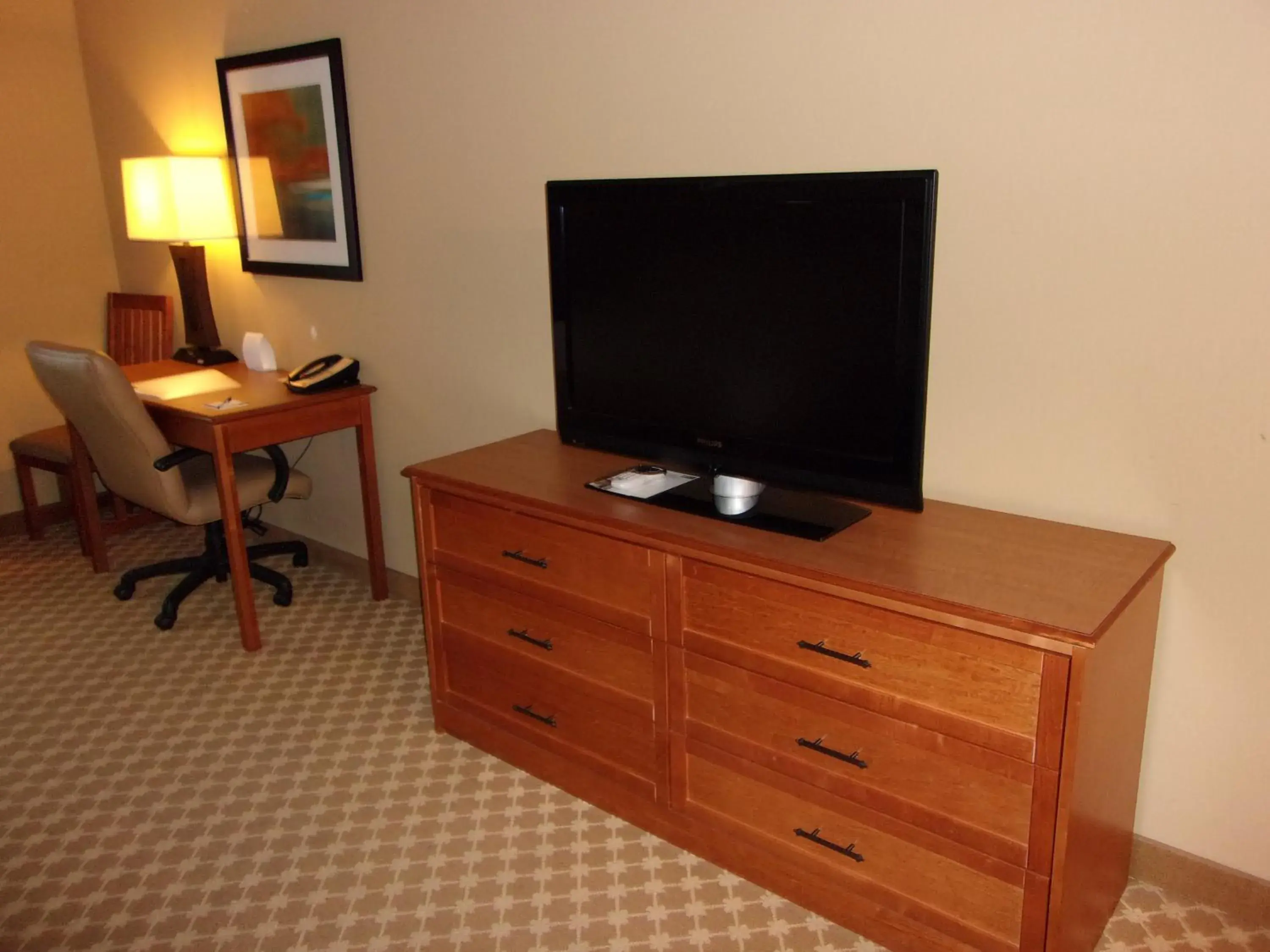 King Room - Mobility Access/Hearing Accessible in Holiday Inn Express Hotel & Suites Chicago West Roselle by IHG King Room - Mobility Access/Hearing Accessible in Holiday Inn Express Hotel & Suites Chicago West Roselle by IHG