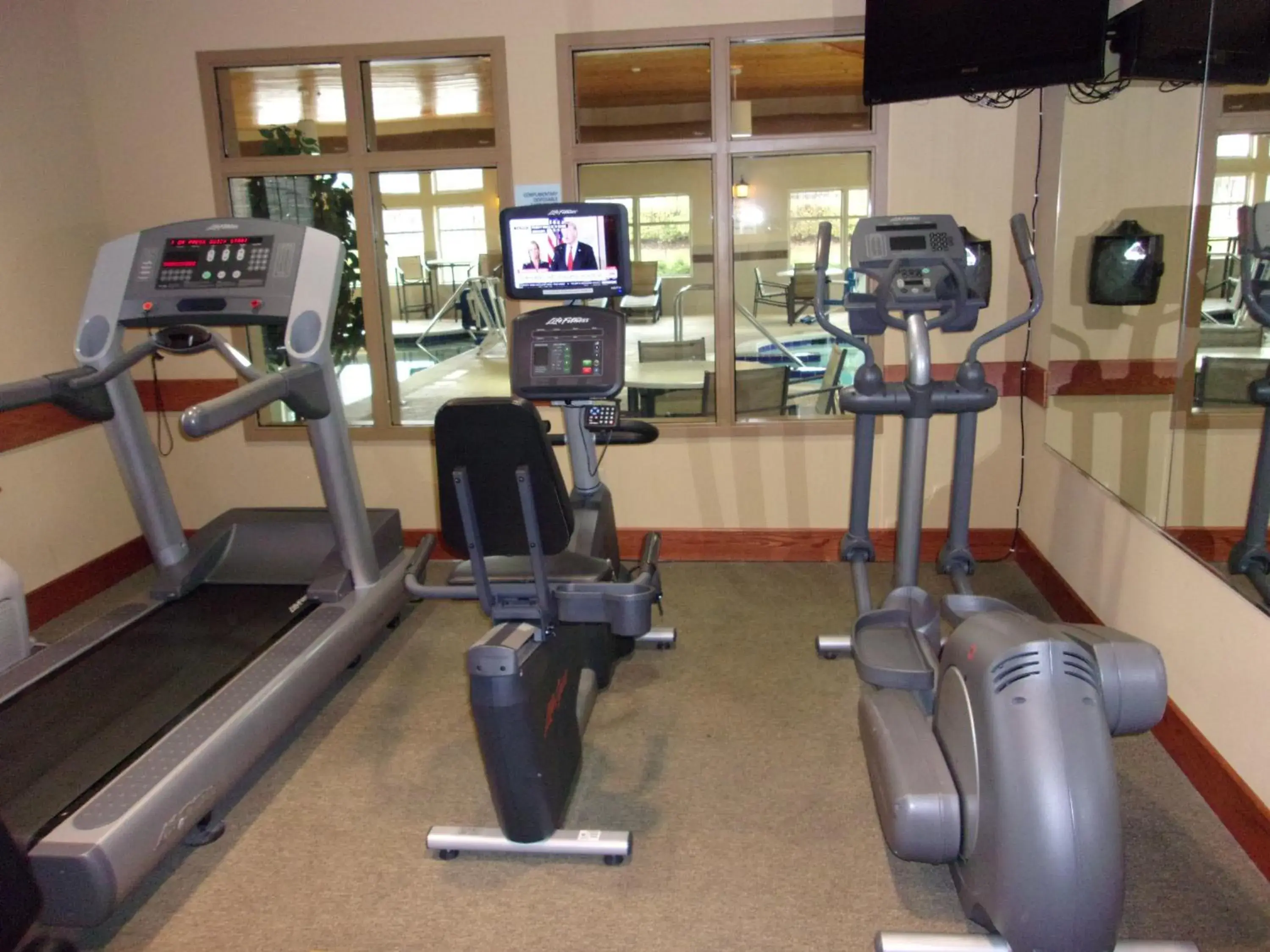 Fitness centre/facilities in Holiday Inn Express Hotel & Suites Chicago West Roselle by IHG Fitness centre/facilities in Holiday Inn Express Hotel & Suites Chicago West Roselle by IHG