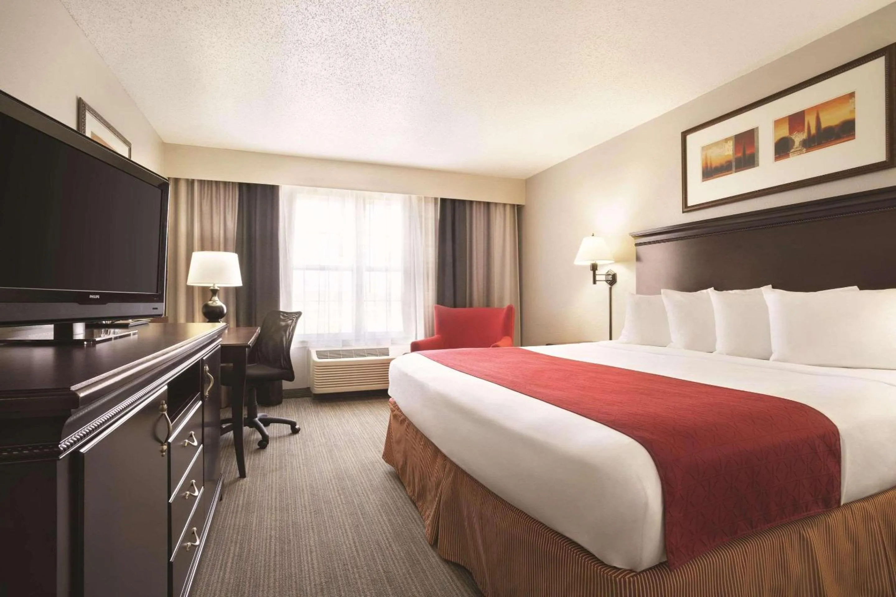 Bedroom, Bed in Country Inn & Suites by Radisson, Moline Airport, IL