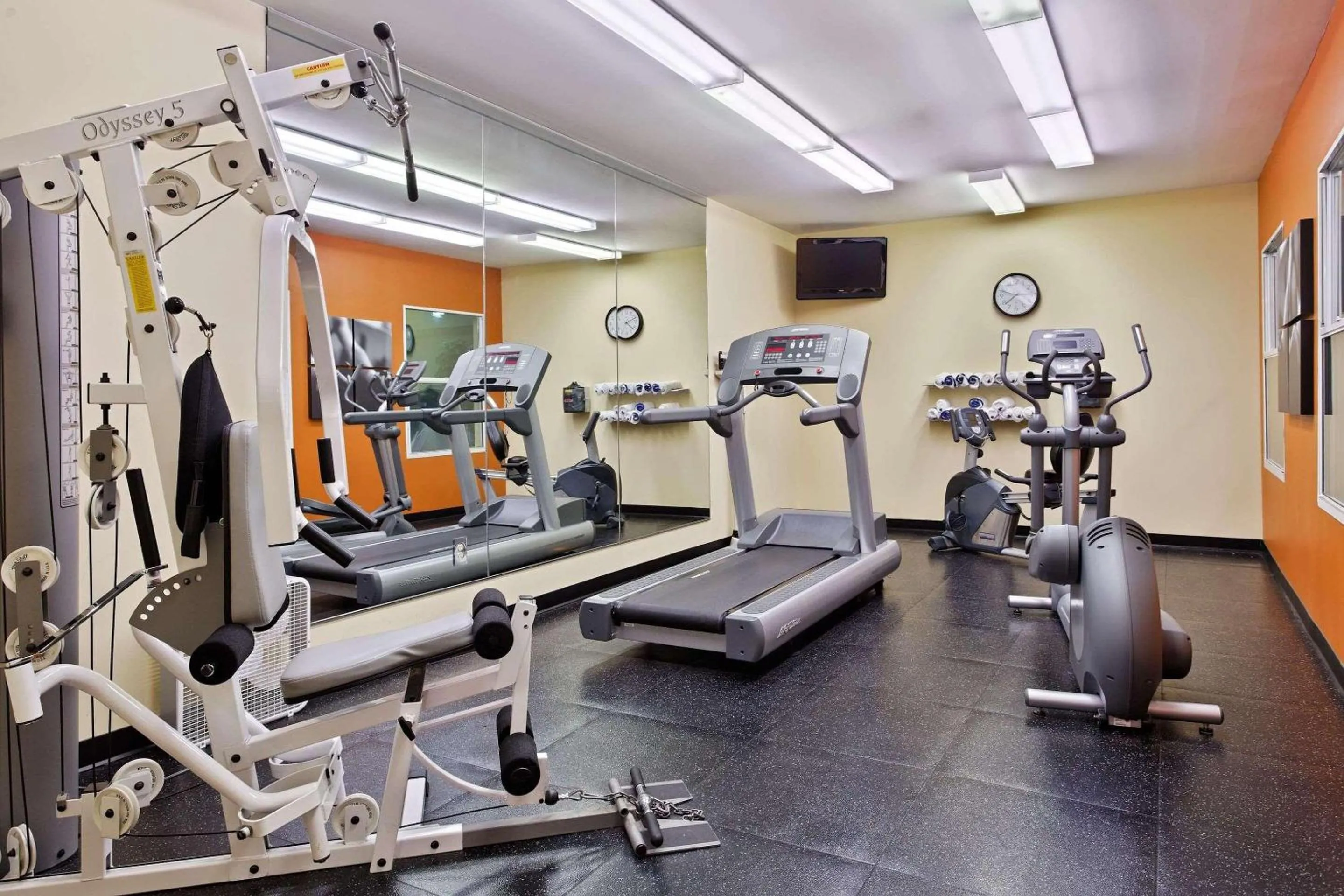 Fitness centre/facilities in Country Inn & Suites by Radisson, Moline Airport, IL