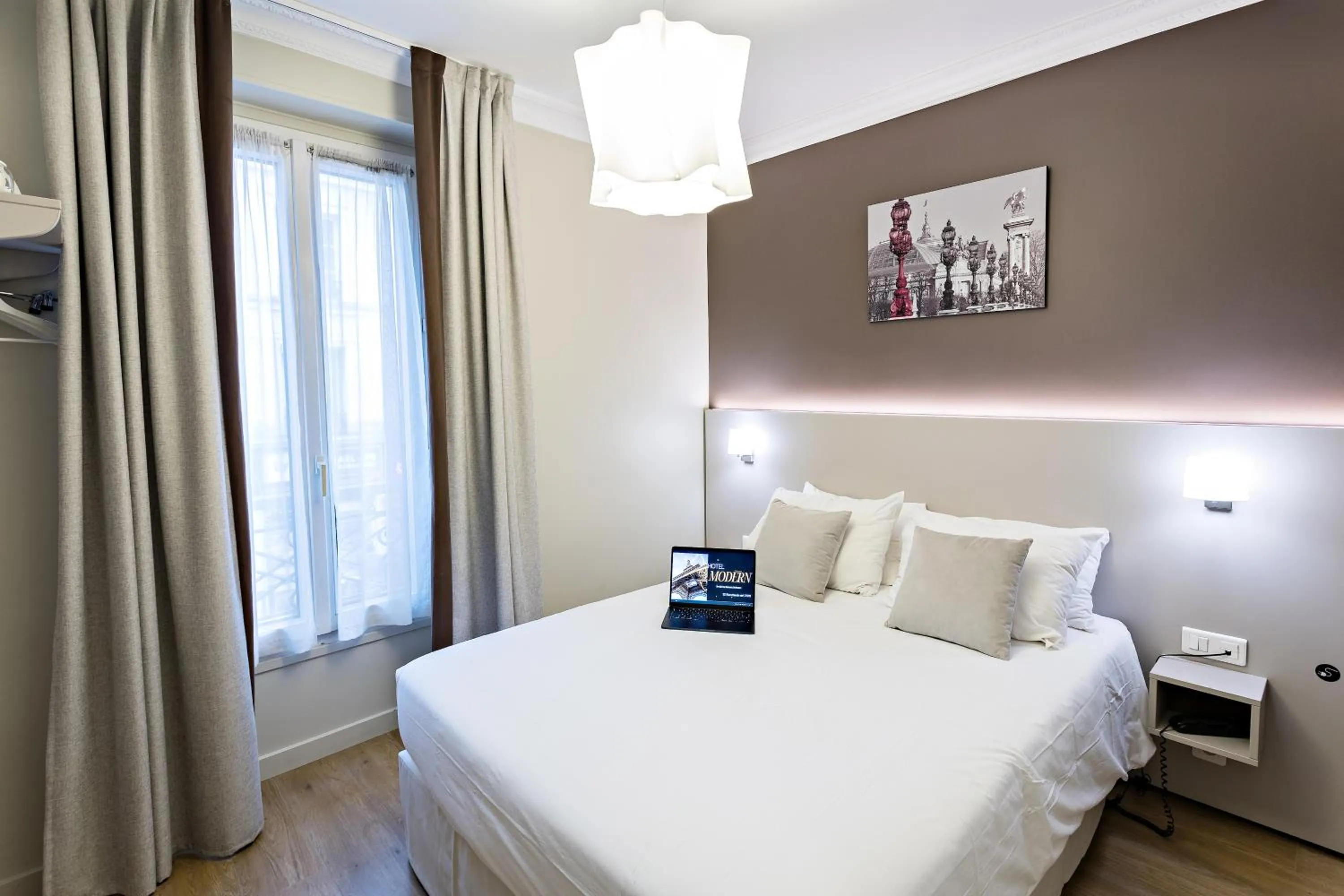 Shower, Bed in Modern Hotel