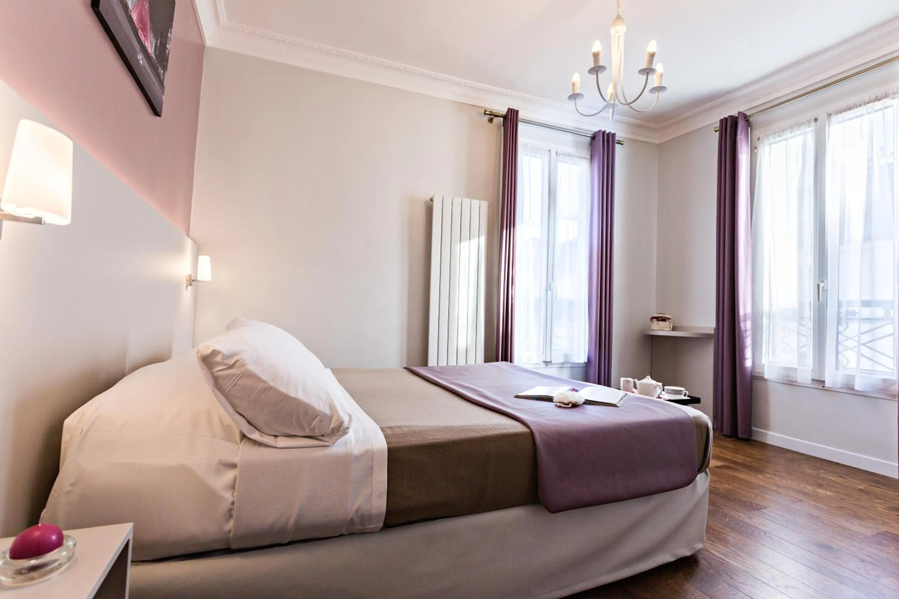 Bedroom, Bed in Modern Hotel