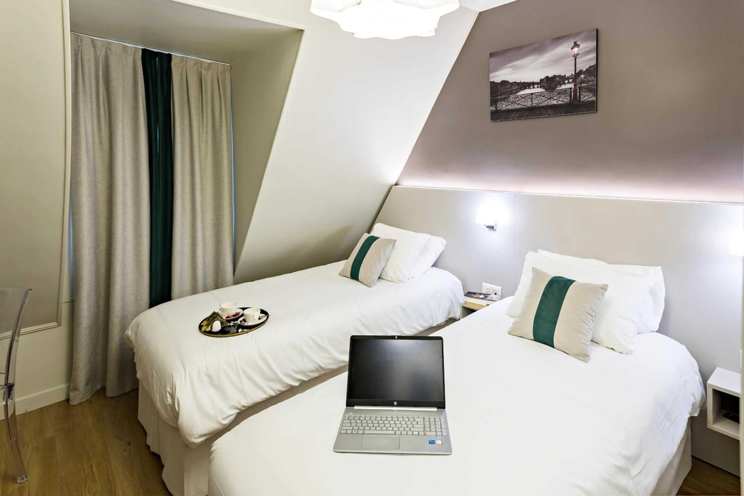 Shower, Bed in Modern Hotel