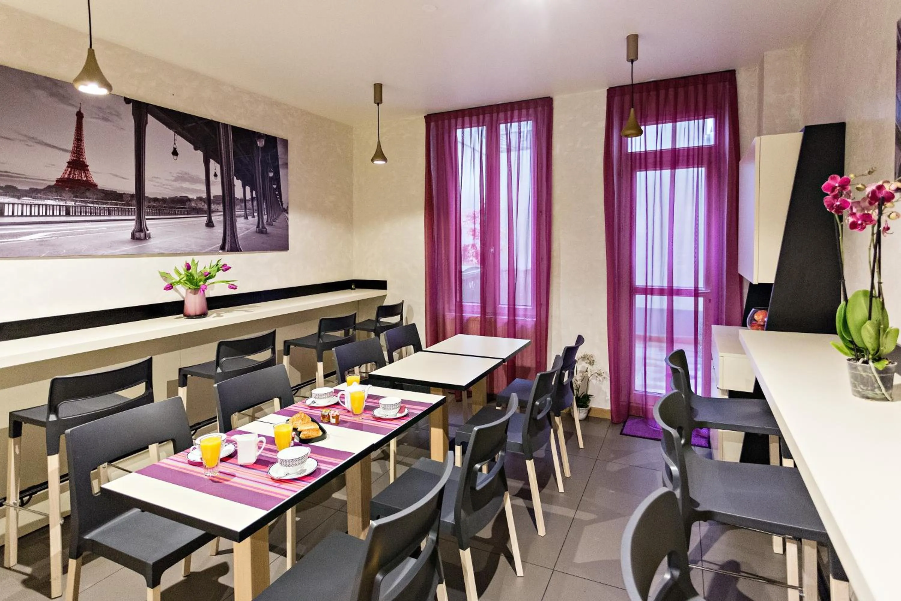 Area and facilities in Modern Hotel