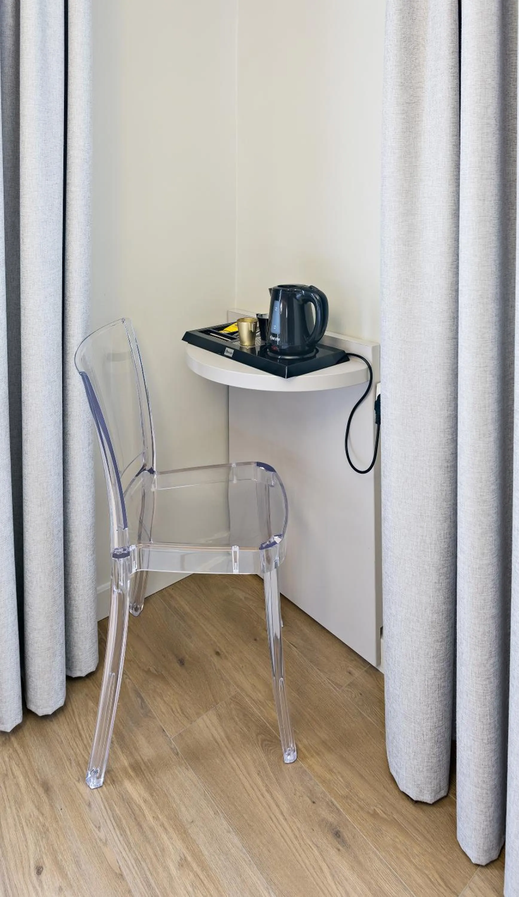 Coffee/tea facilities in Modern Hotel