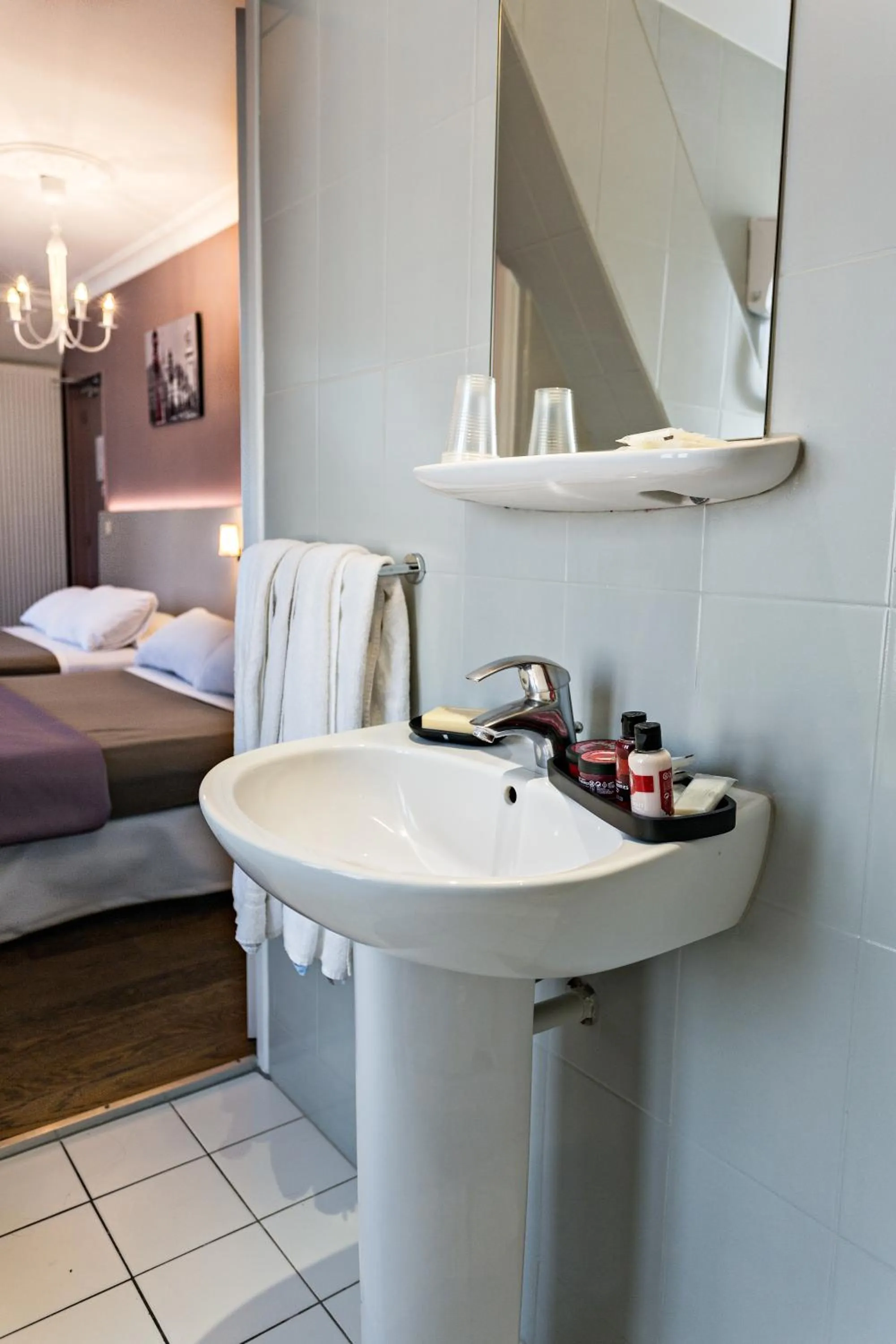 Bathroom, Bed in Modern Hotel