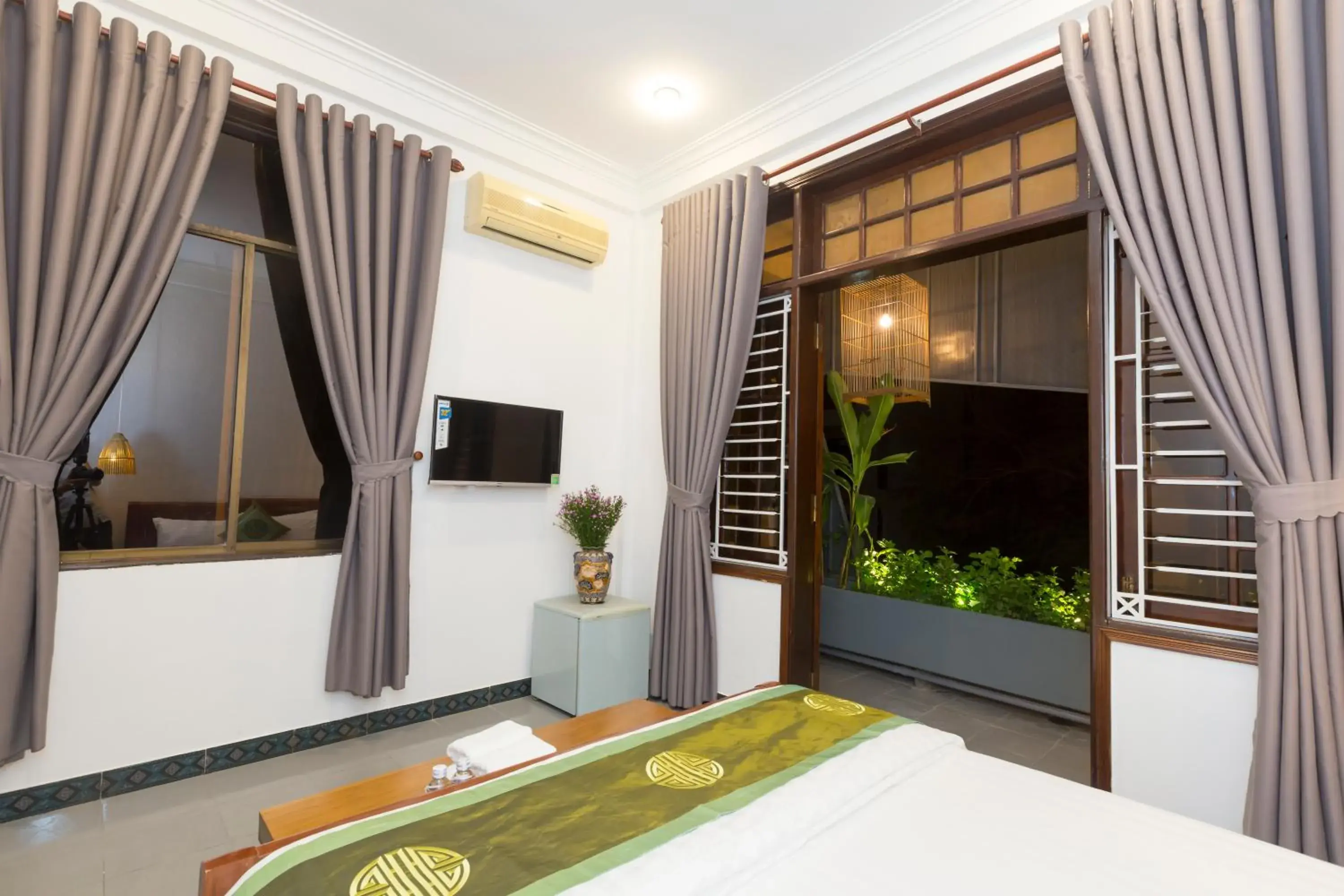 Bed in Purple Hue Central Hub Bed in Purple Hue Central Hub