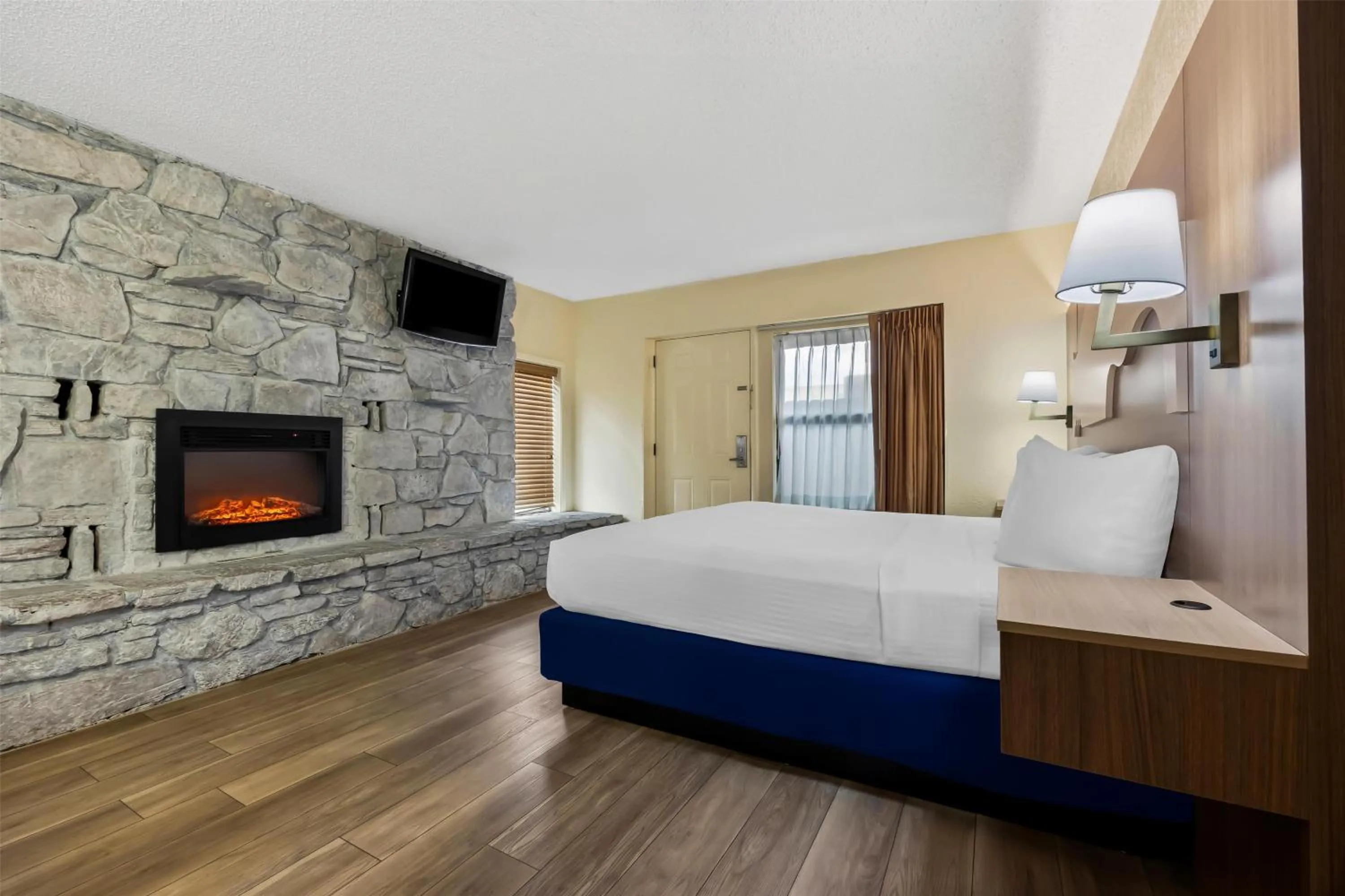 Photo of the whole room, Bed in Best Western Center Pointe Inn