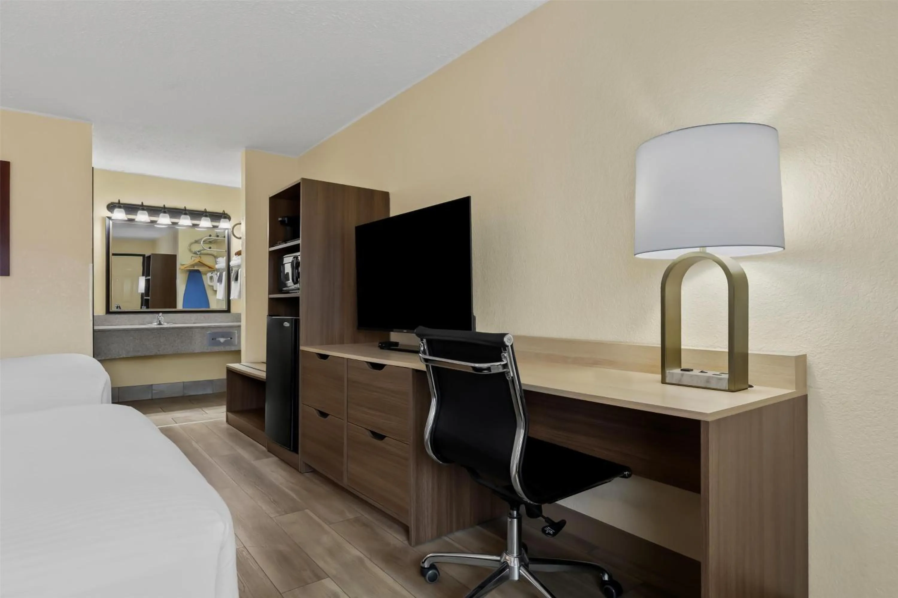 Bedroom, Bed in Best Western Center Pointe Inn