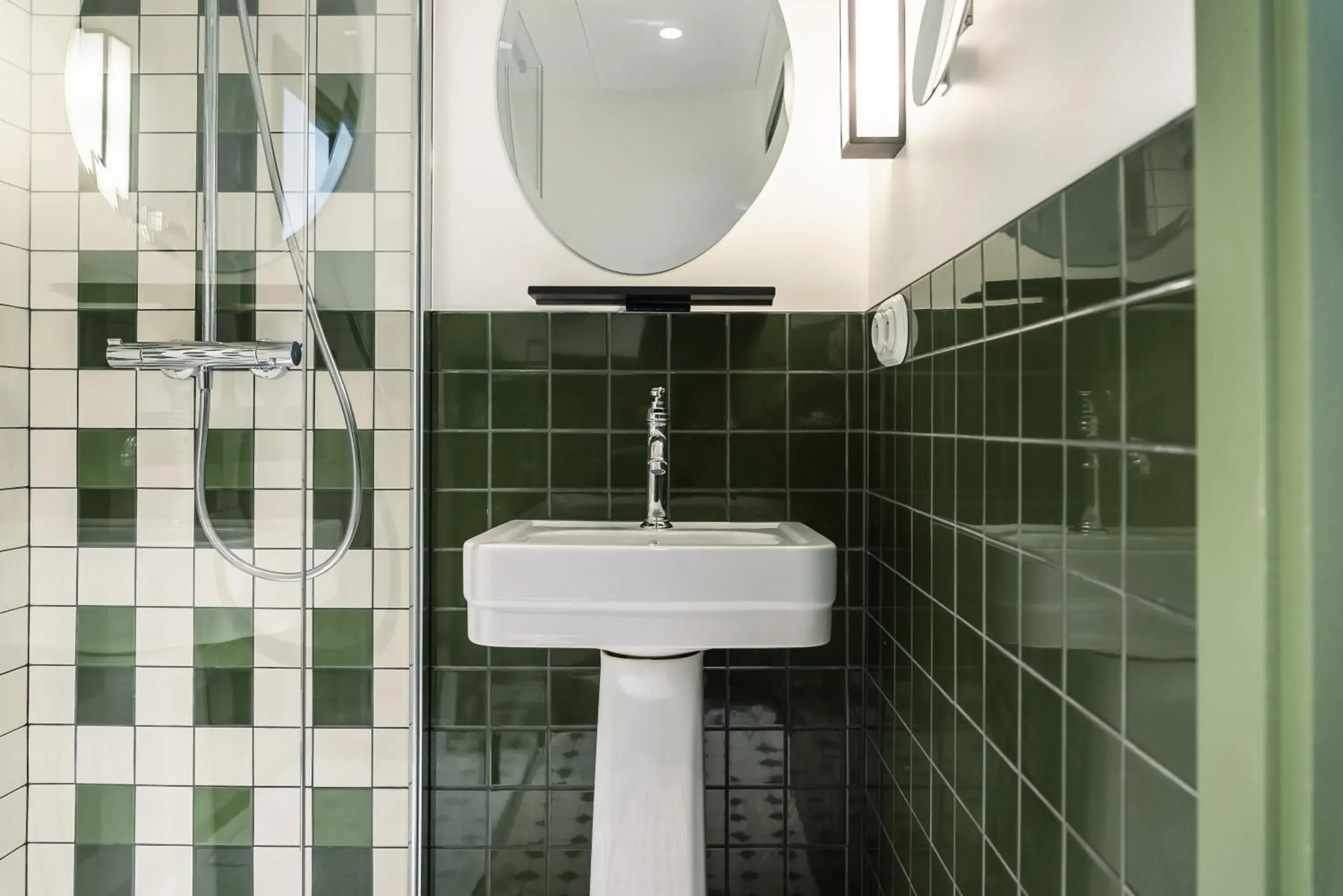 Shower in Kraft Hotel Shower in Kraft Hotel