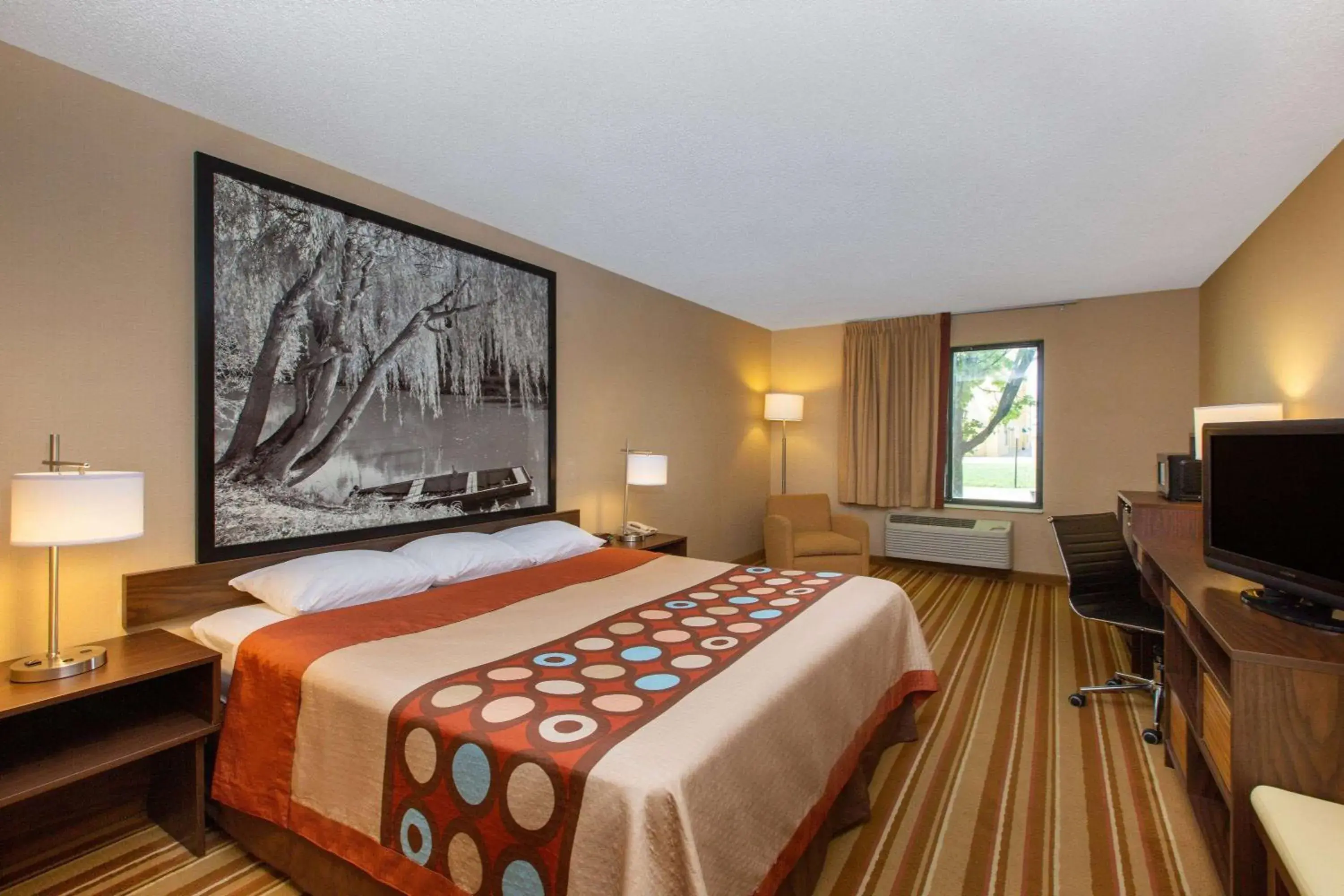 Photo of the whole room, Bed in Super 8 by Wyndham Salina I-70 Photo of the whole room, Bed in Super 8 by Wyndham Salina I-70