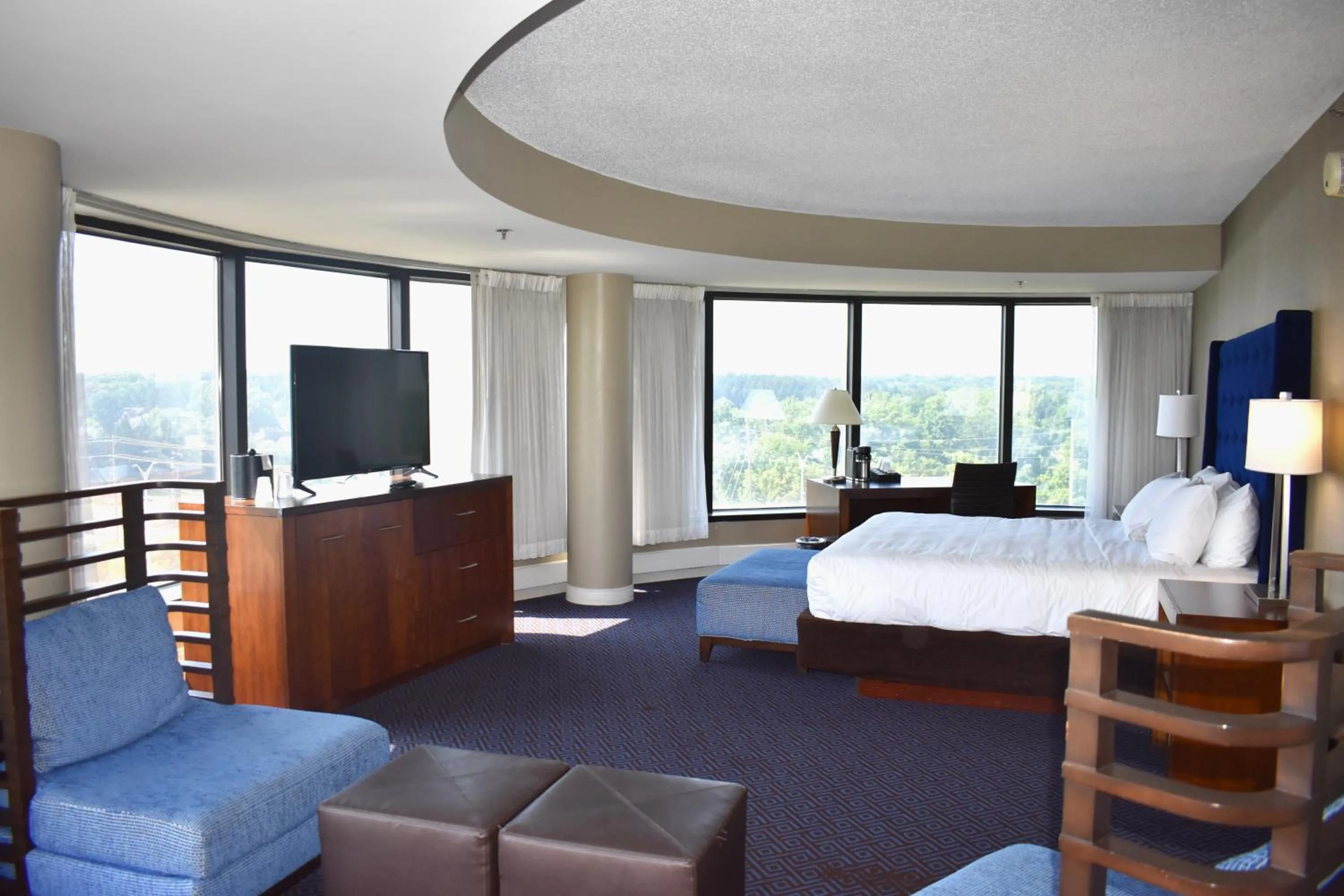 Bedroom, Bed in Hyatt Regency Lisle near Naperville
