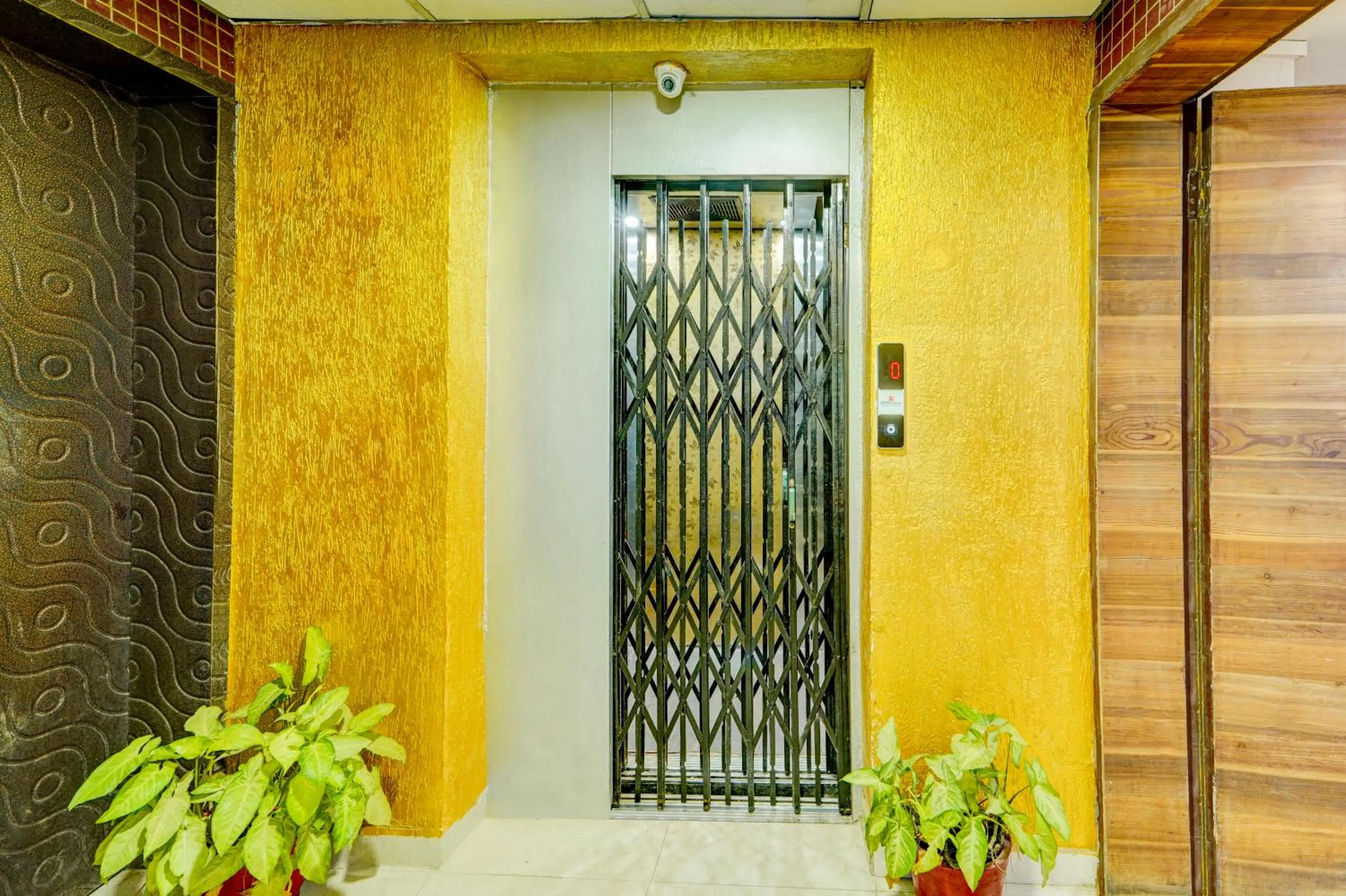 elevator in Itsy Hotels Buddha Inn