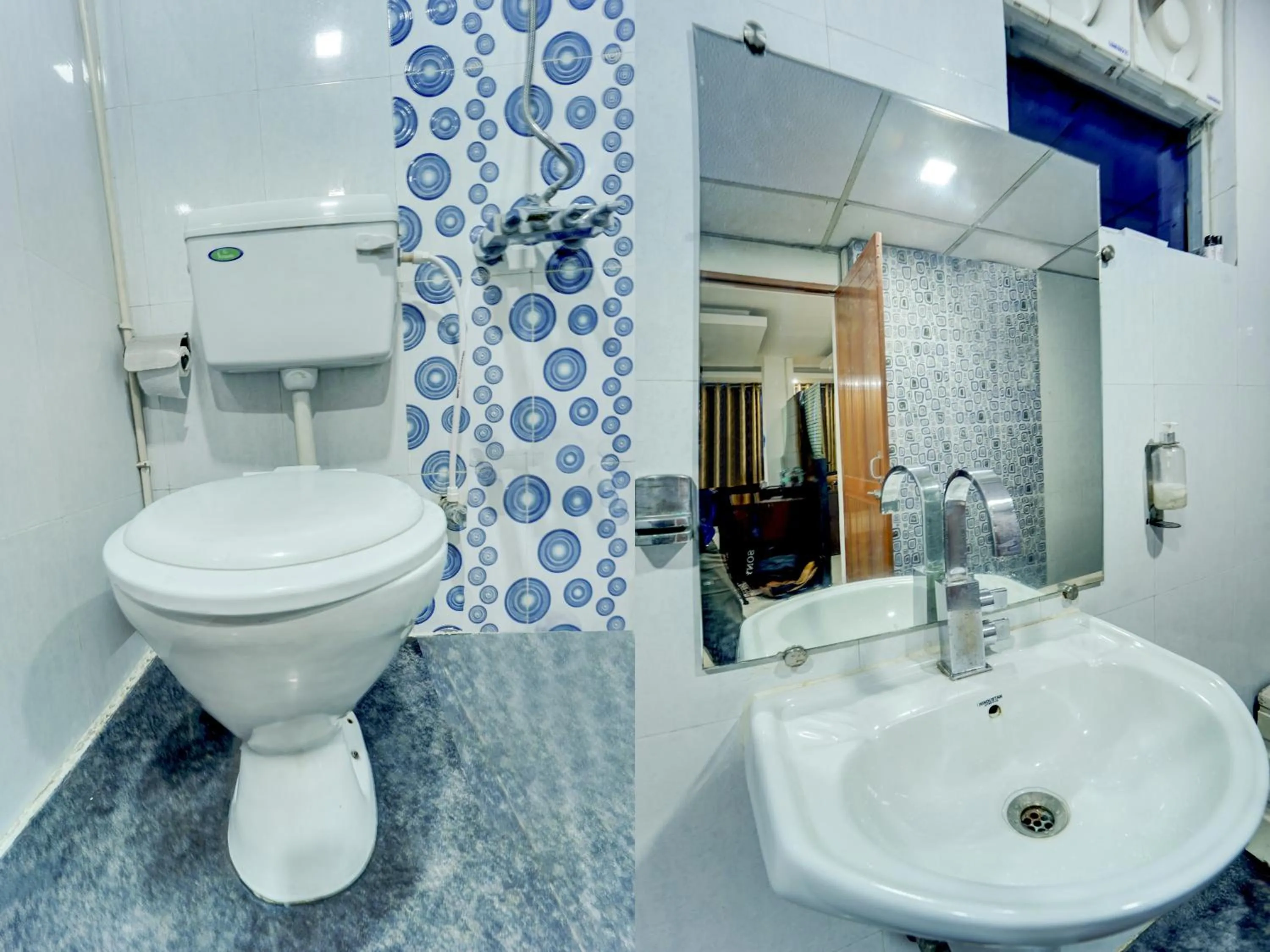 Bathroom in Itsy Hotels Buddha Inn