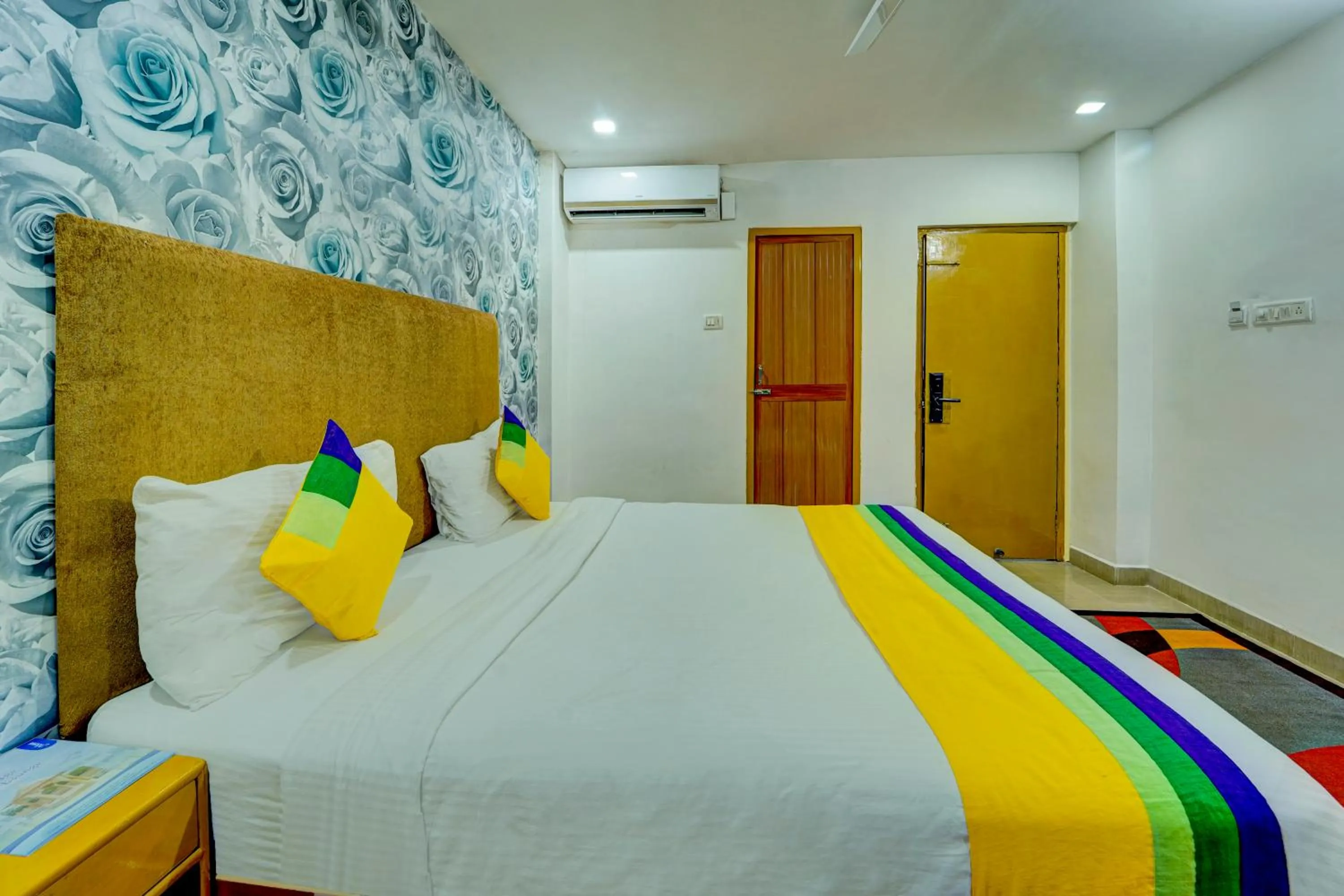 Bedroom, Bed in Itsy Hotels Buddha Inn