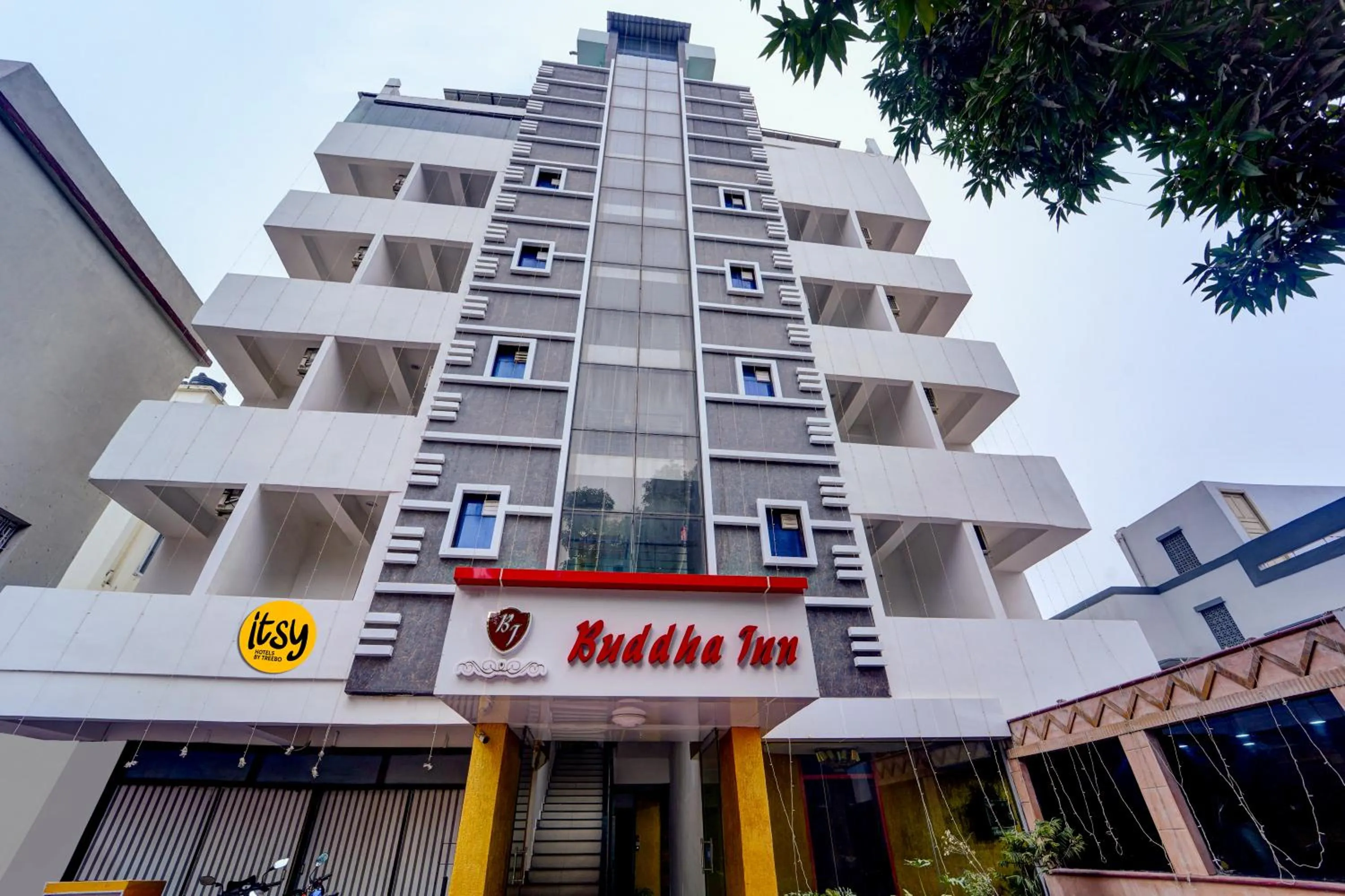 Property building in Itsy Hotels Buddha Inn