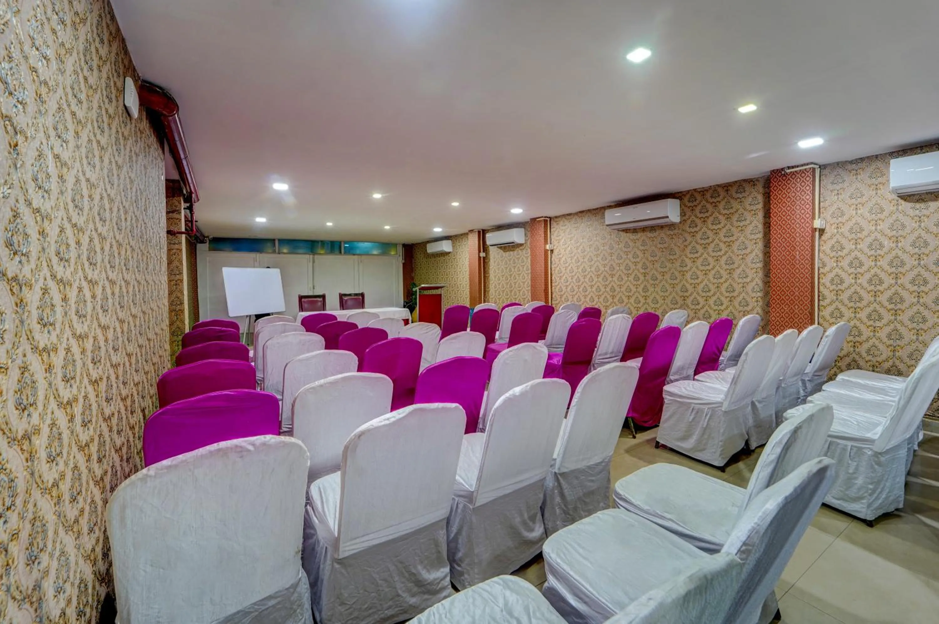 Banquet/Function facilities in Itsy Hotels Buddha Inn
