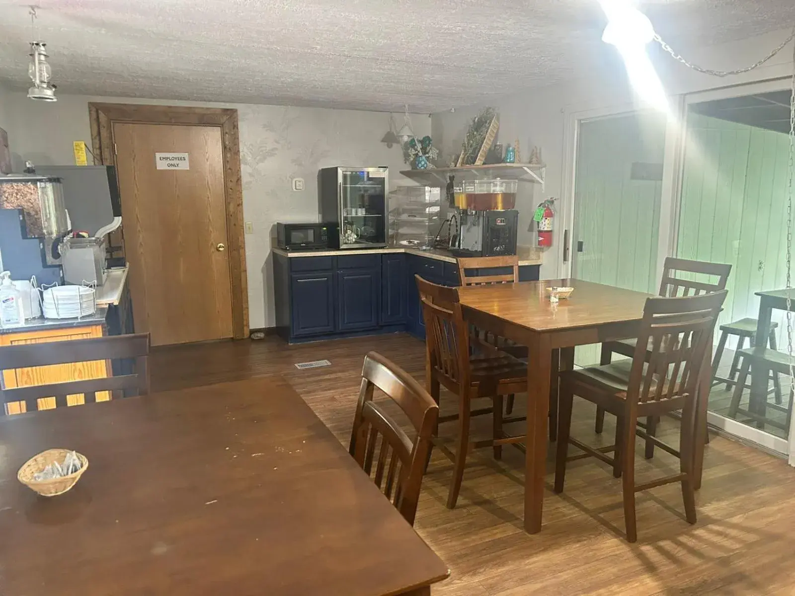 Breakfast in The Brookside Motel by Belvilla Keystone Near Mt Rushmore Breakfast in The Brookside Motel by Belvilla Keystone Near Mt Rushmore