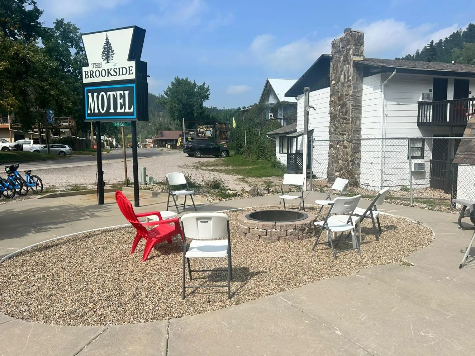 Facade/entrance in The Brookside Motel by Belvilla Keystone Near Mt Rushmore