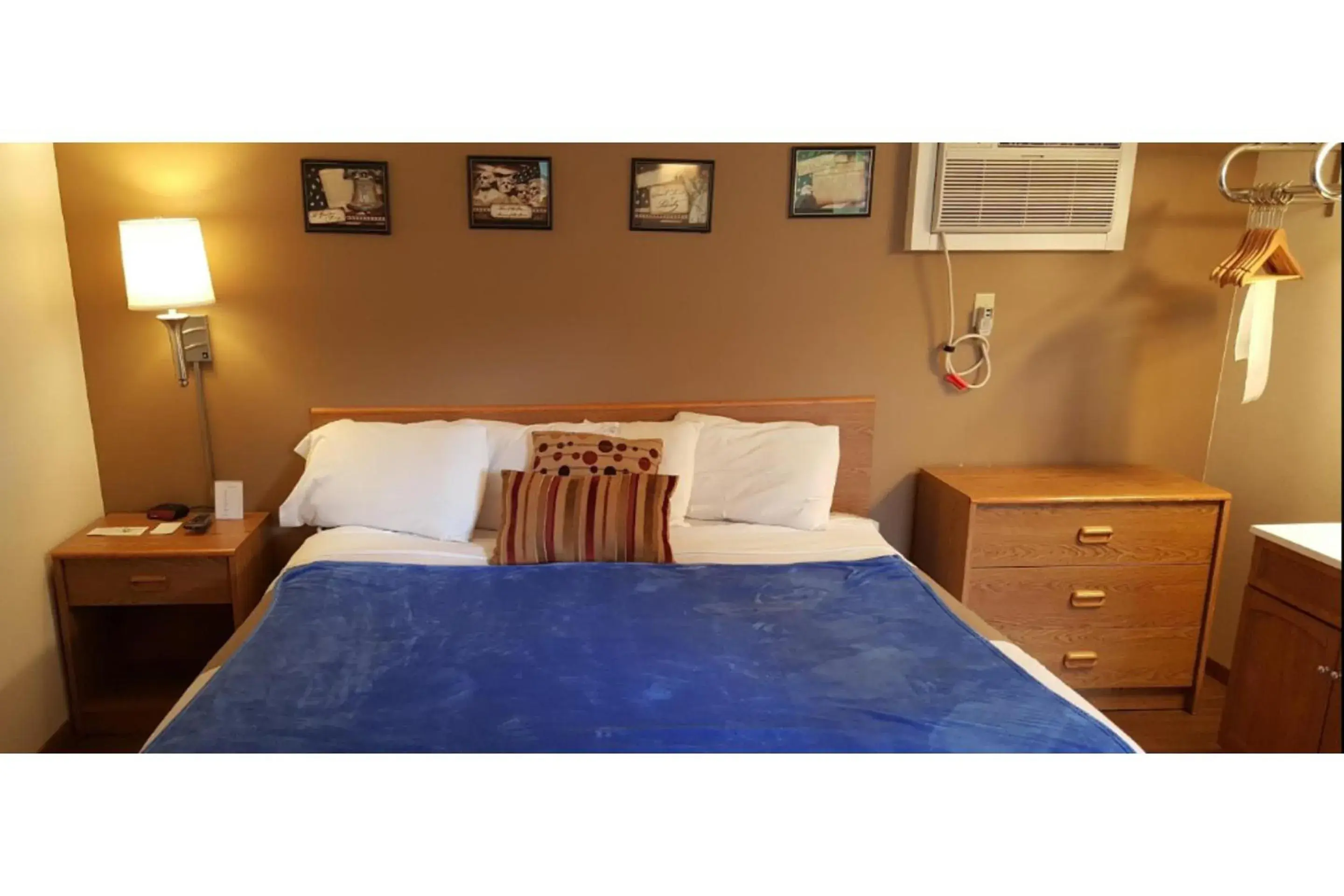 Bedroom in The Brookside Motel by Belvilla Keystone Near Mt Rushmore Bedroom in The Brookside Motel by Belvilla Keystone Near Mt Rushmore