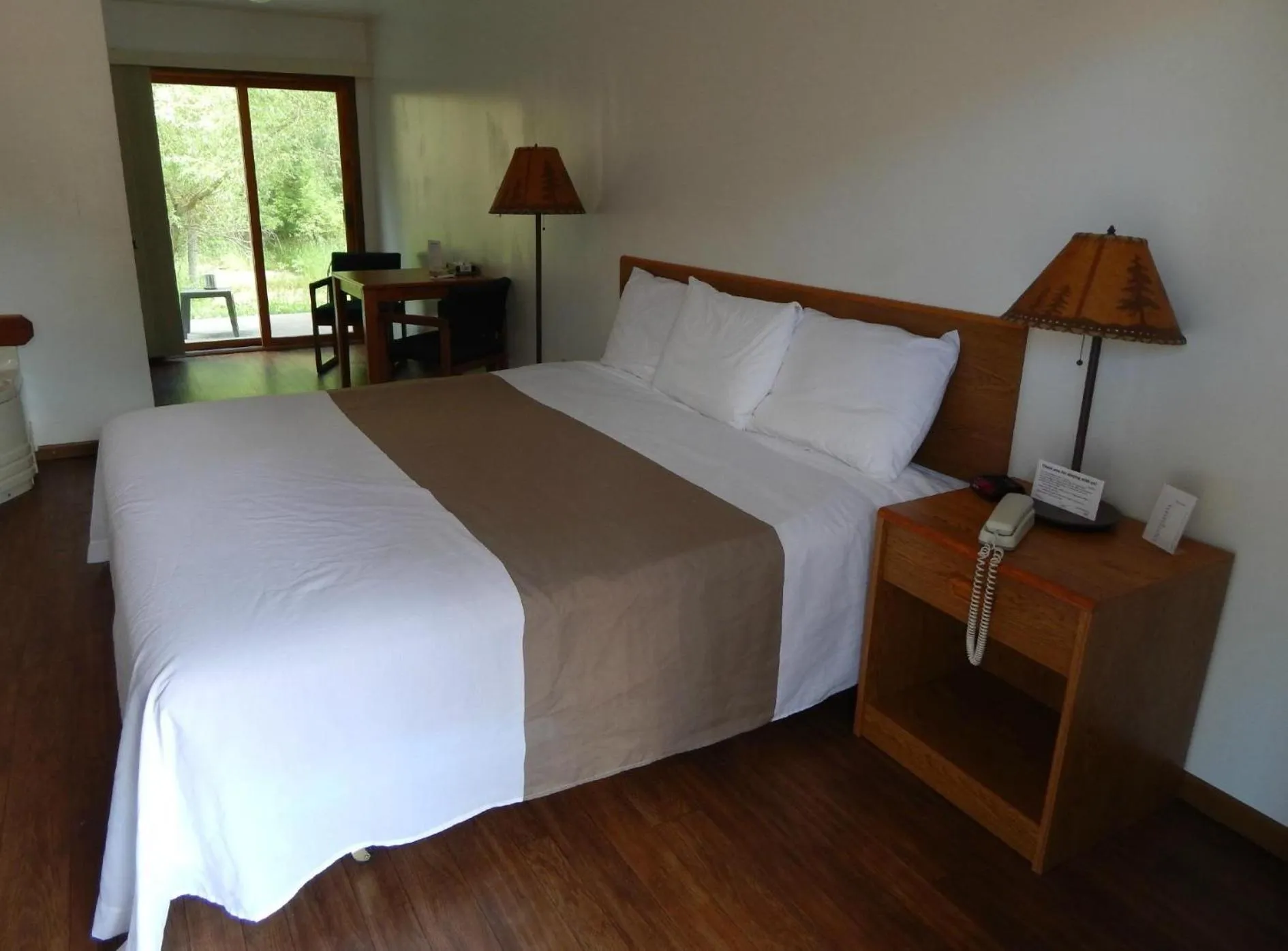 Bedroom in The Brookside Motel by Belvilla Keystone Near Mt Rushmore