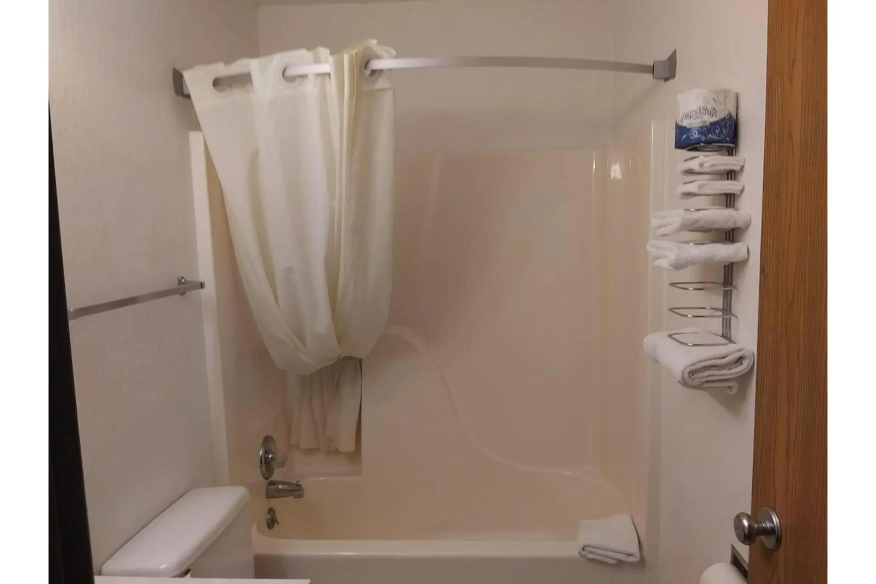 Bathroom in The Brookside Motel by Belvilla Keystone Near Mt Rushmore