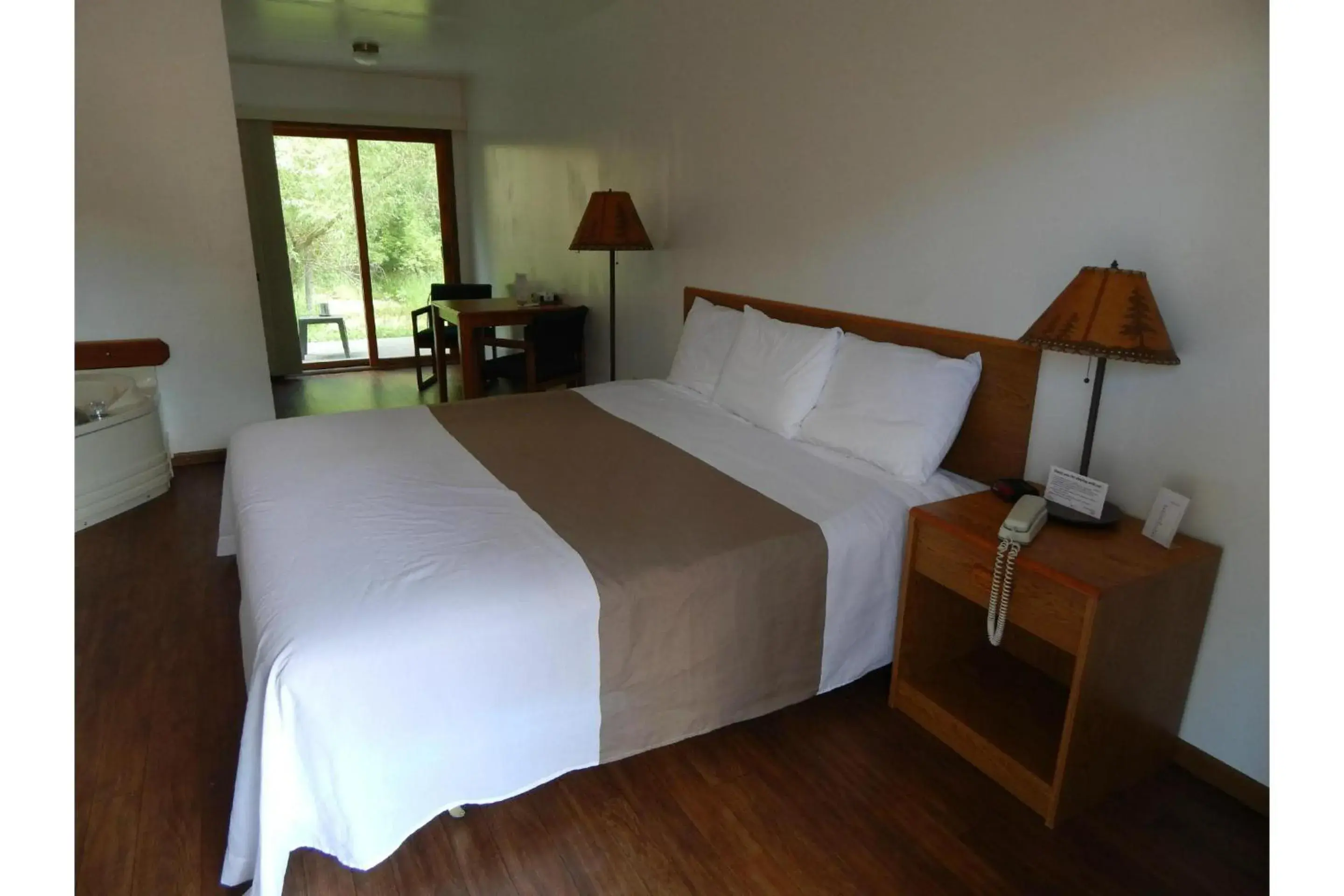 Bedroom in The Brookside Motel by Belvilla Keystone Near Mt Rushmore Bedroom in The Brookside Motel by Belvilla Keystone Near Mt Rushmore