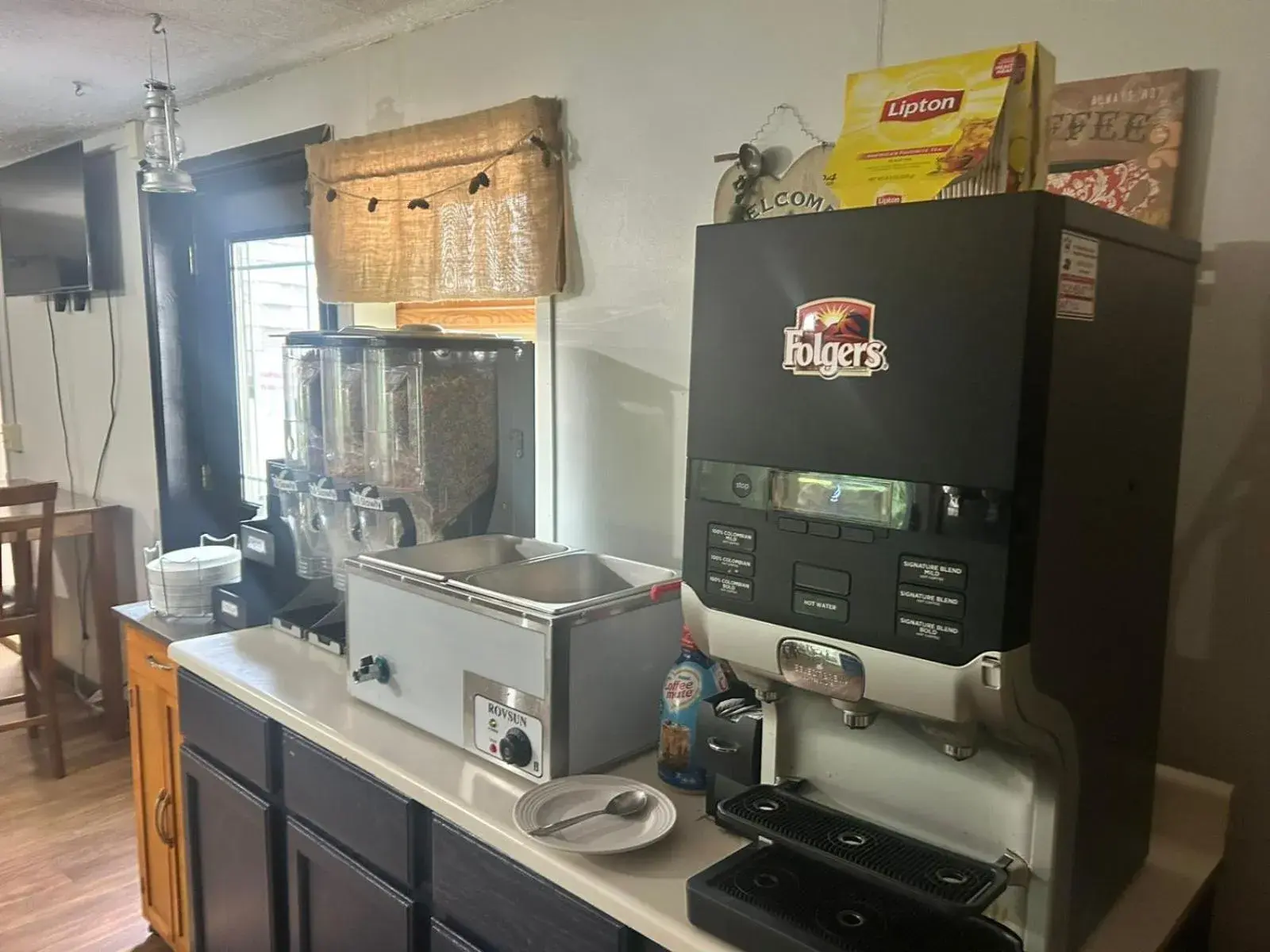 Breakfast in The Brookside Motel by Belvilla Keystone Near Mt Rushmore Breakfast in The Brookside Motel by Belvilla Keystone Near Mt Rushmore