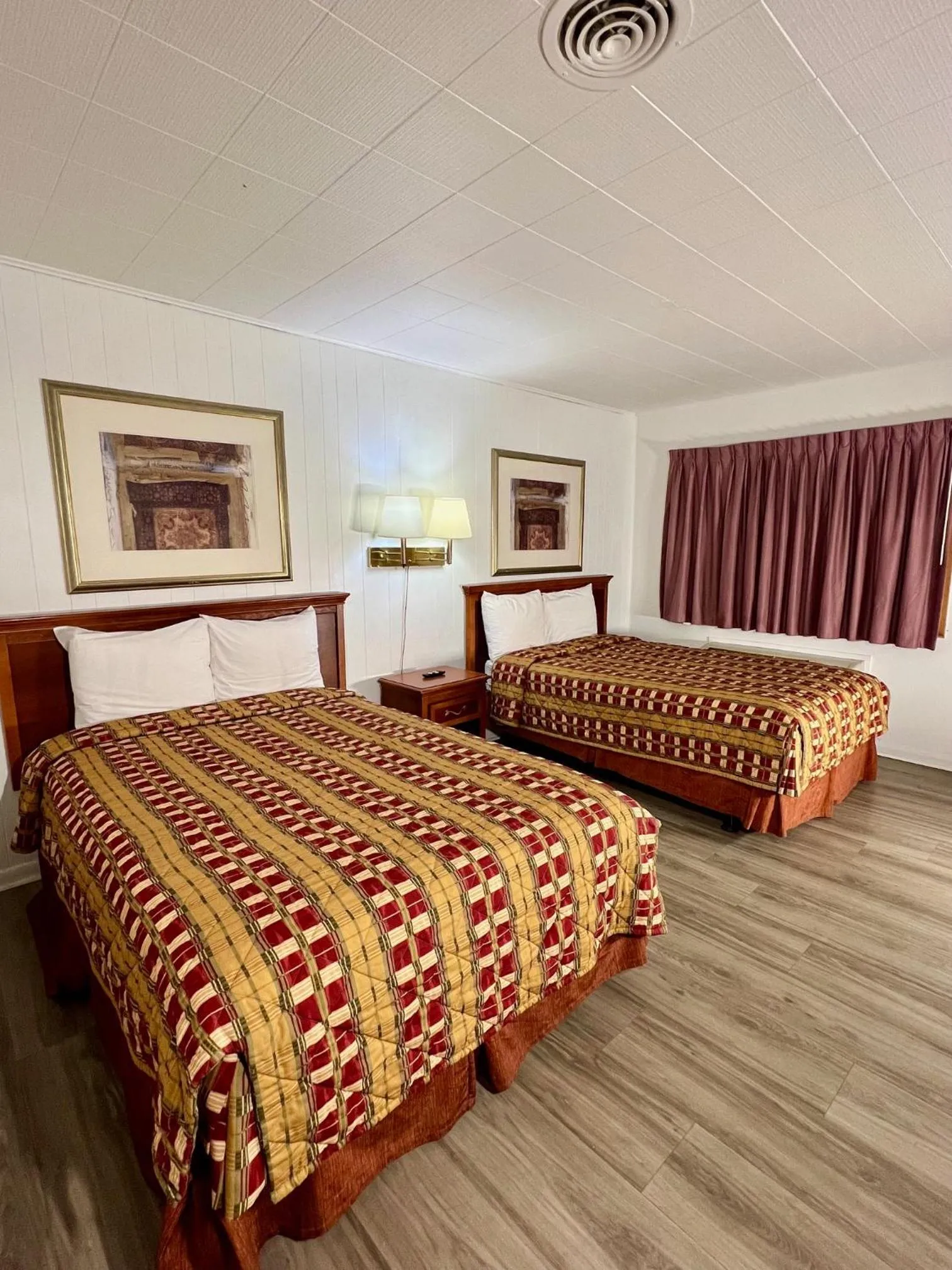 Bed in Village Inn Salina