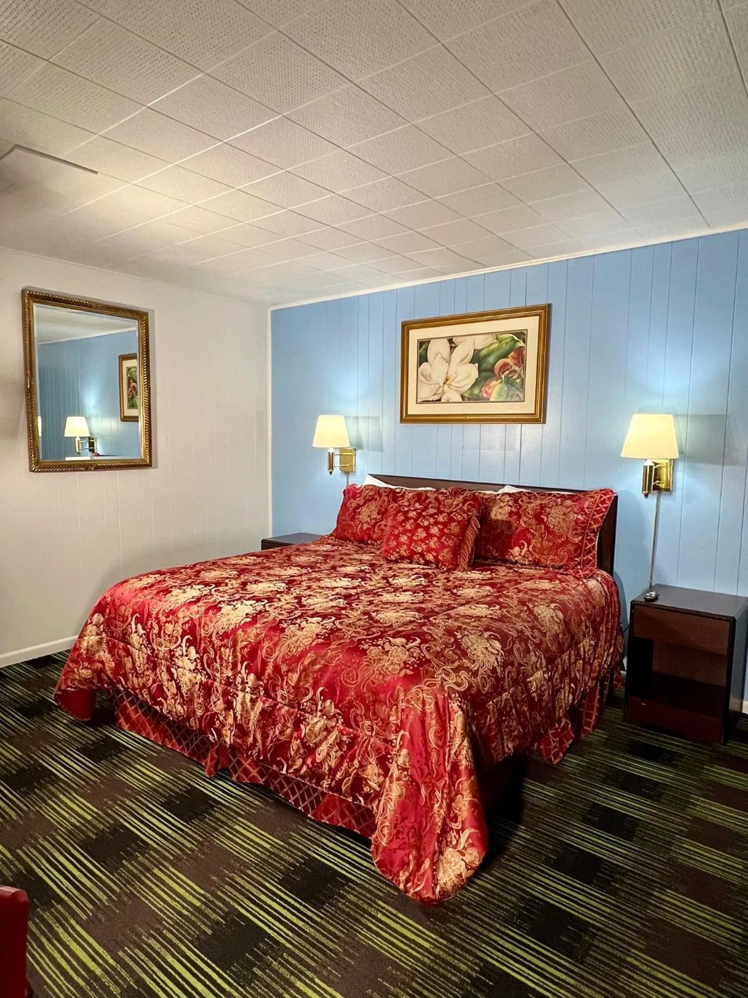 Bed in Village Inn Salina