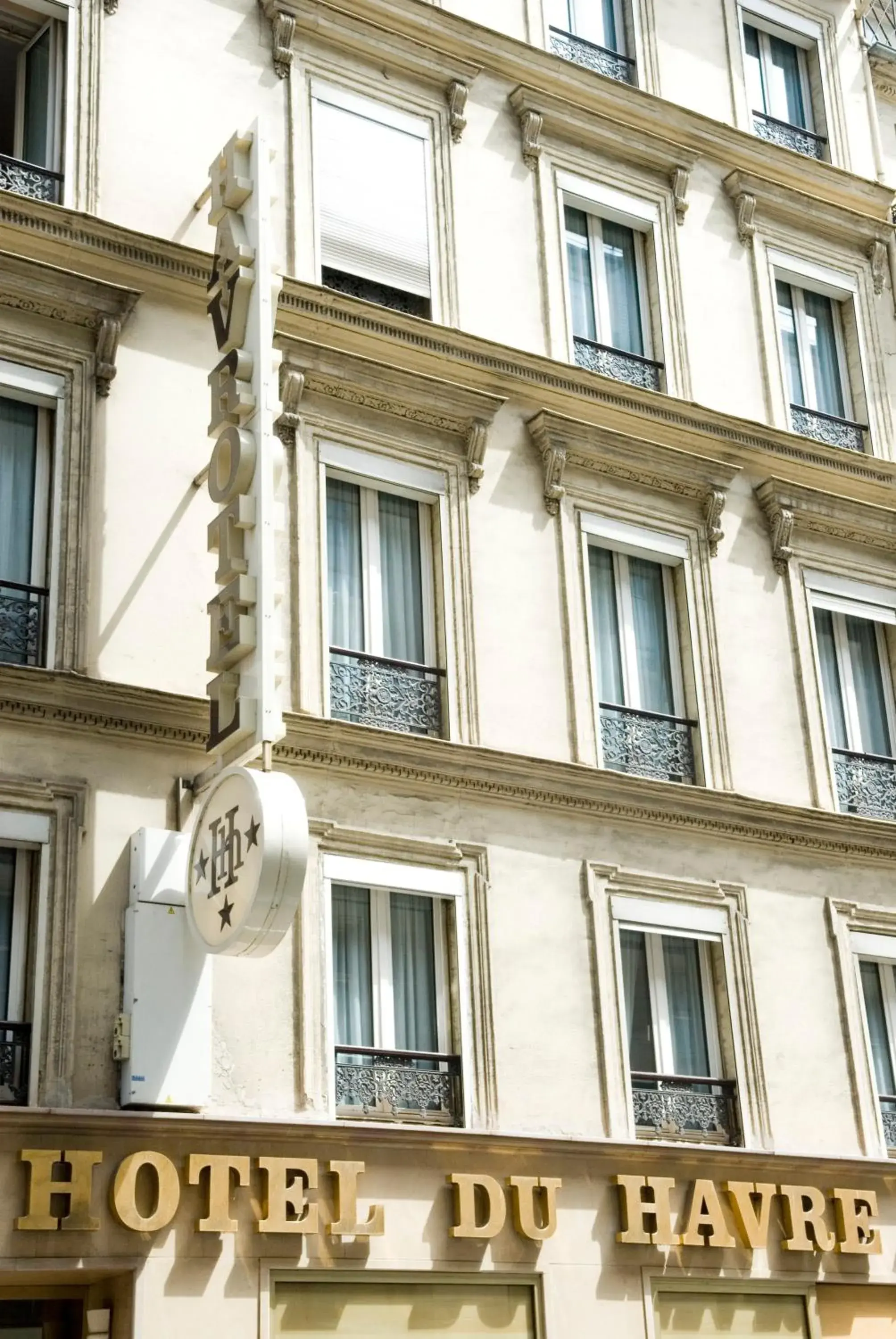 Facade/entrance in Grand Hôtel du Havre Facade/entrance in Grand Hôtel du Havre