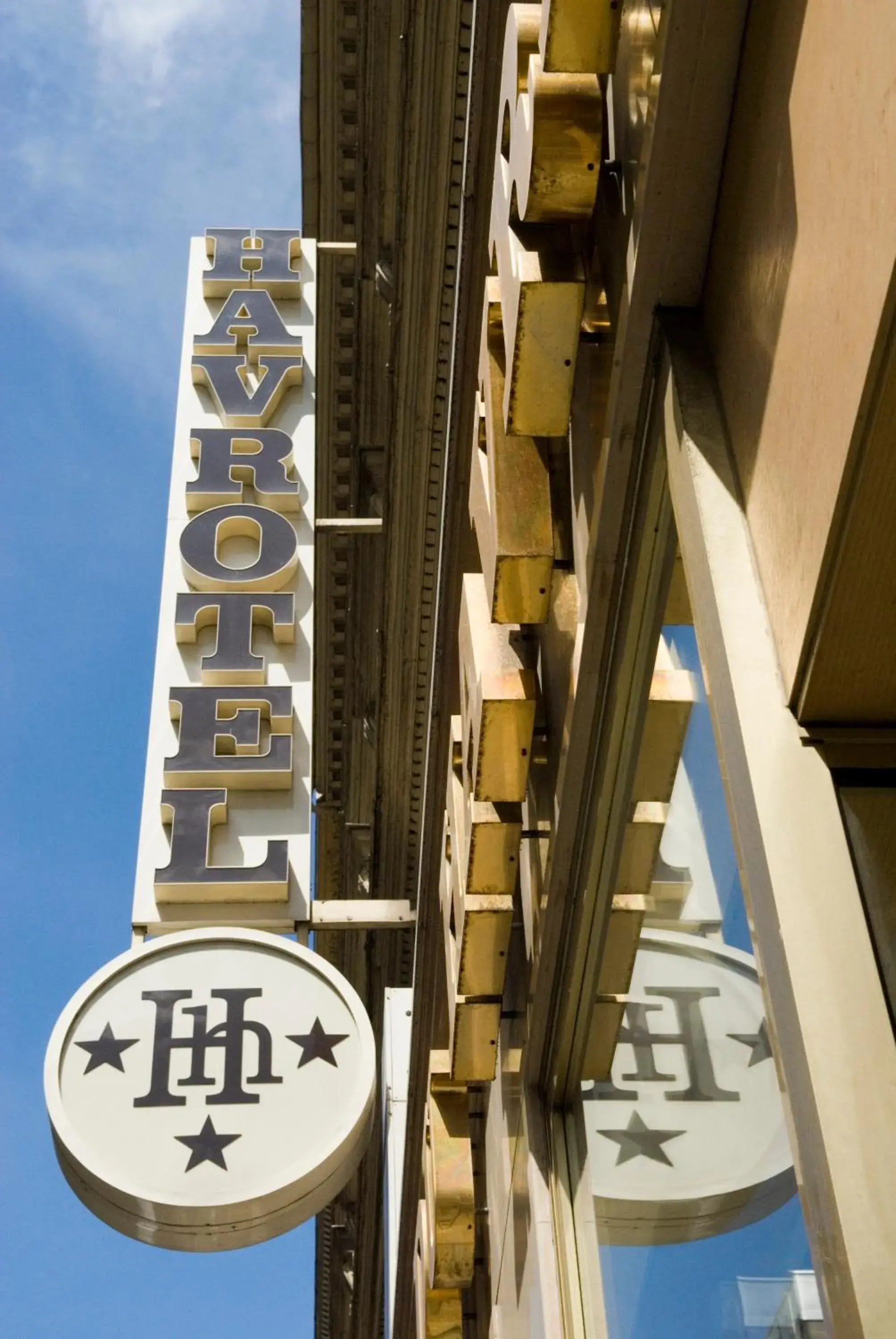 Facade/entrance in Grand Hôtel du Havre Facade/entrance in Grand Hôtel du Havre
