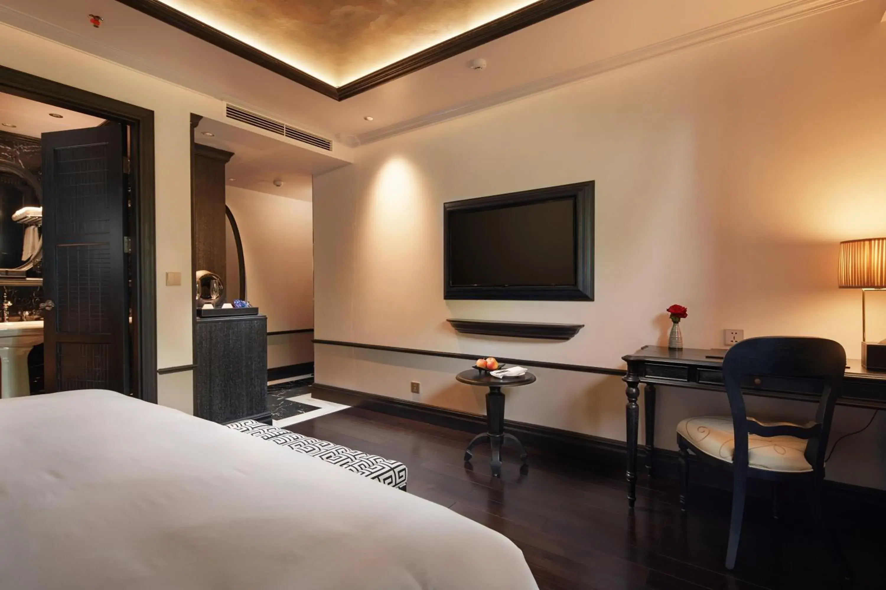 TV and multimedia, Bed in La Sinfonía del Rey Hotel & Spa TV and multimedia, Bed in La Sinfonía del Rey Hotel & Spa