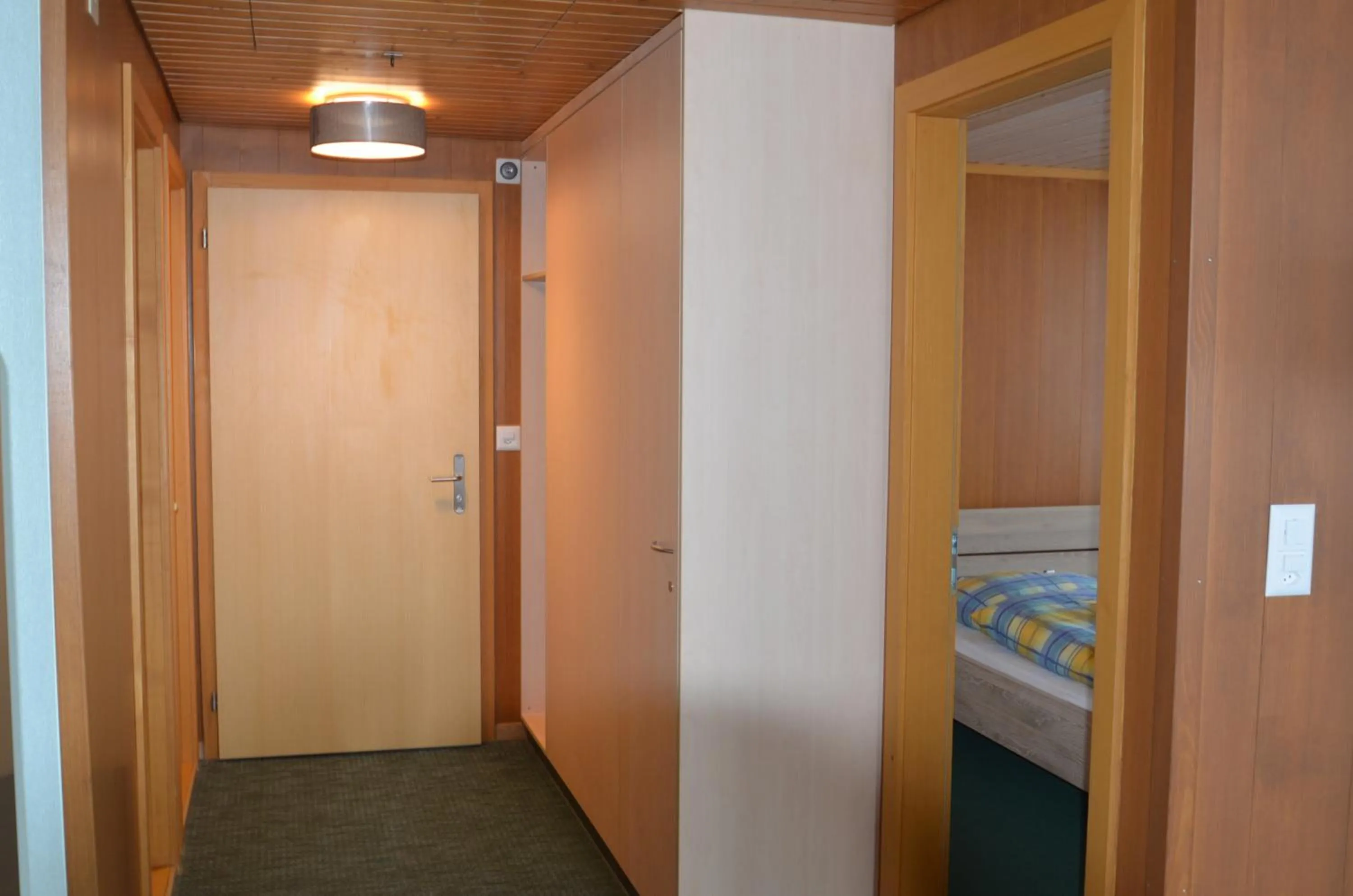 Facade/entrance, Bed in Ferienwohnungen Hotel Alpina
