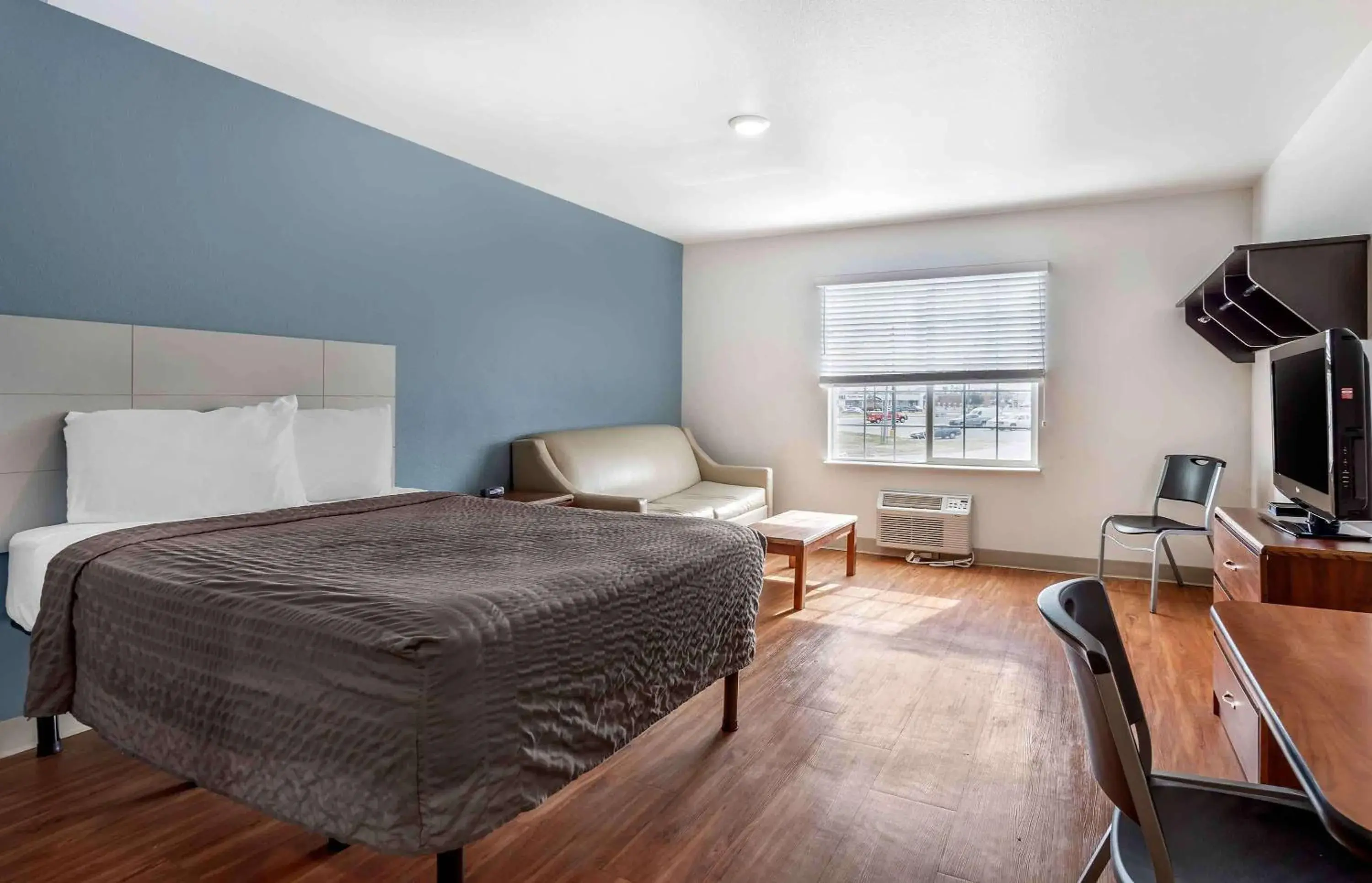 1 Full Bed | ADA/Tub/Non-Smoking/Kitchen - single occupancy in Extended Stay America Select Suites - Wichita - South 1 Full Bed | ADA/Tub/Non-Smoking/Kitchen - single occupancy in Extended Stay America Select Suites - Wichita - South