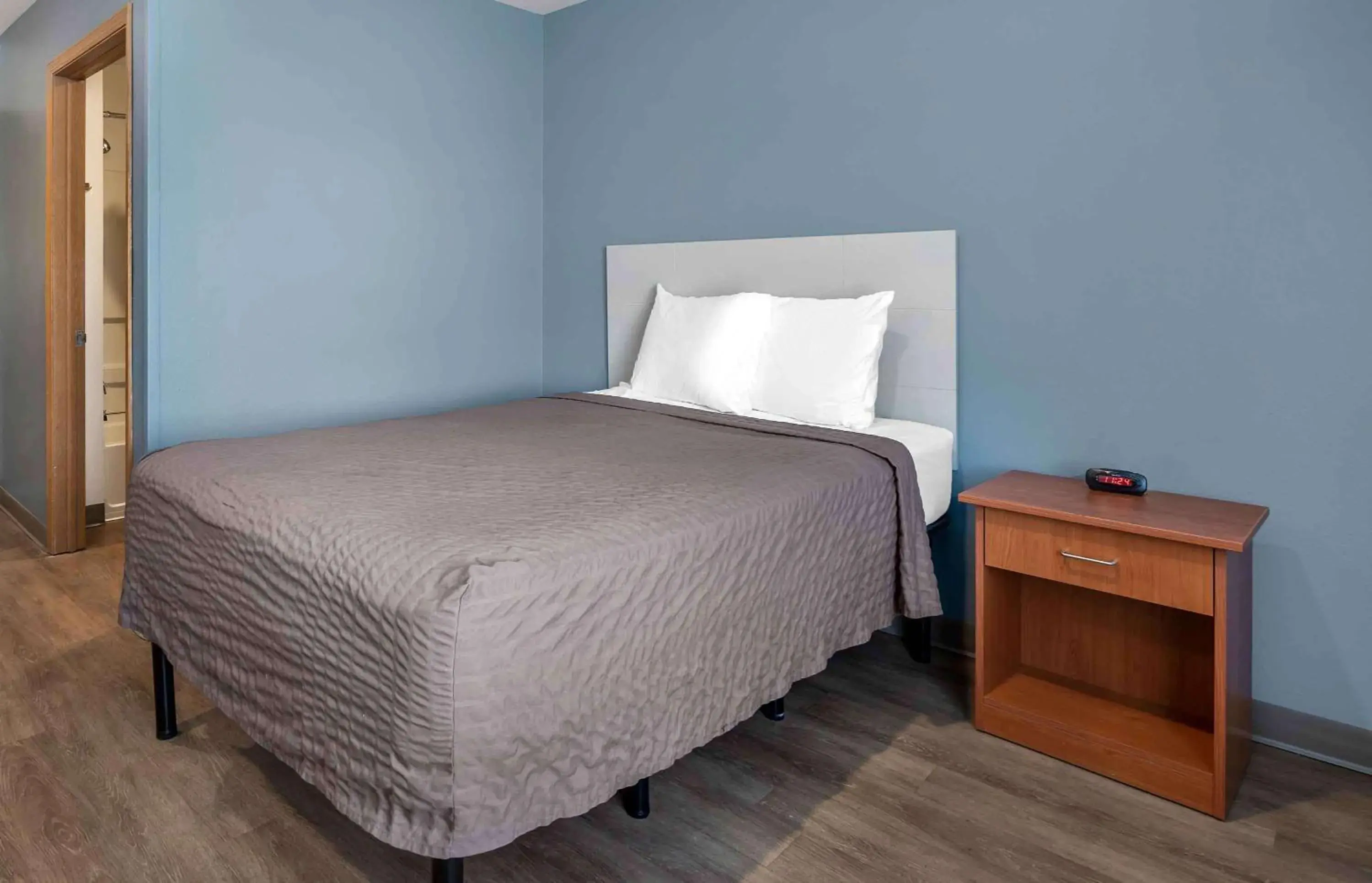 1 Full Bed | Mobil Acc RI Shwr Nsmk Kitchen - single occupancy in Extended Stay America Select Suites - Wichita - South 1 Full Bed | Mobil Acc RI Shwr Nsmk Kitchen - single occupancy in Extended Stay America Select Suites - Wichita - South