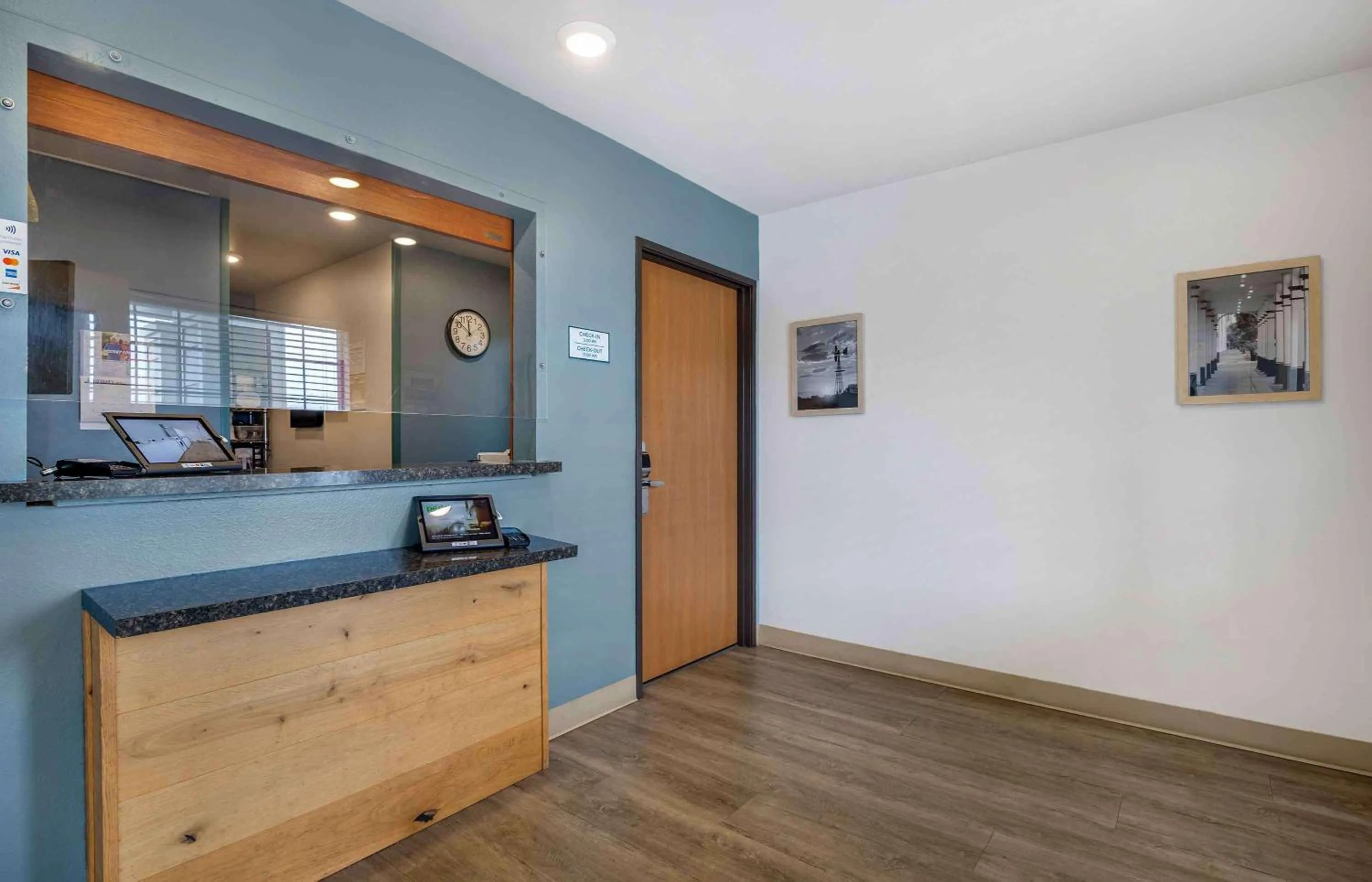 Lobby or reception in Extended Stay America Select Suites - Wichita - South