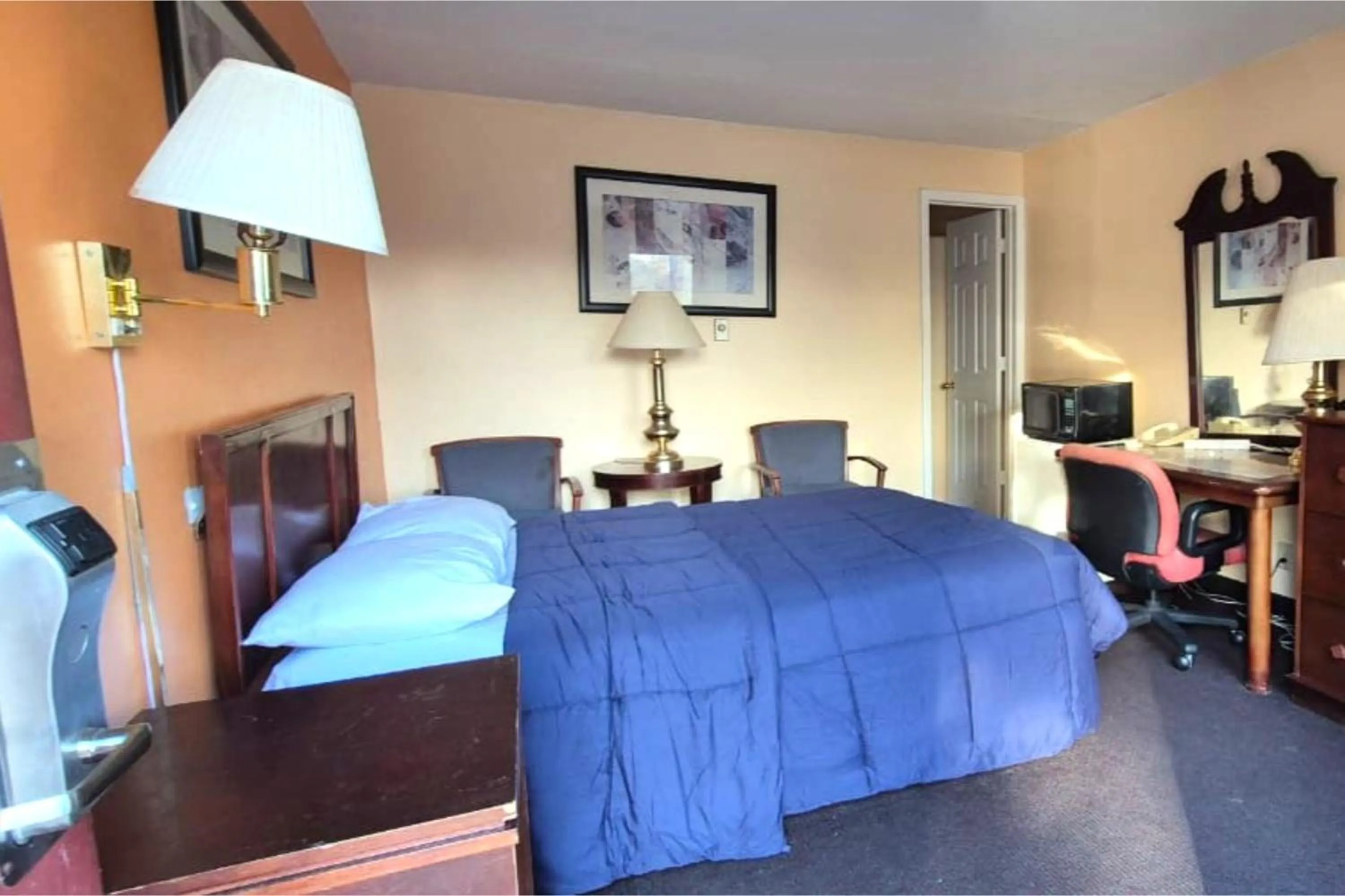 Bedroom, Bed in Canton Inn By OYO