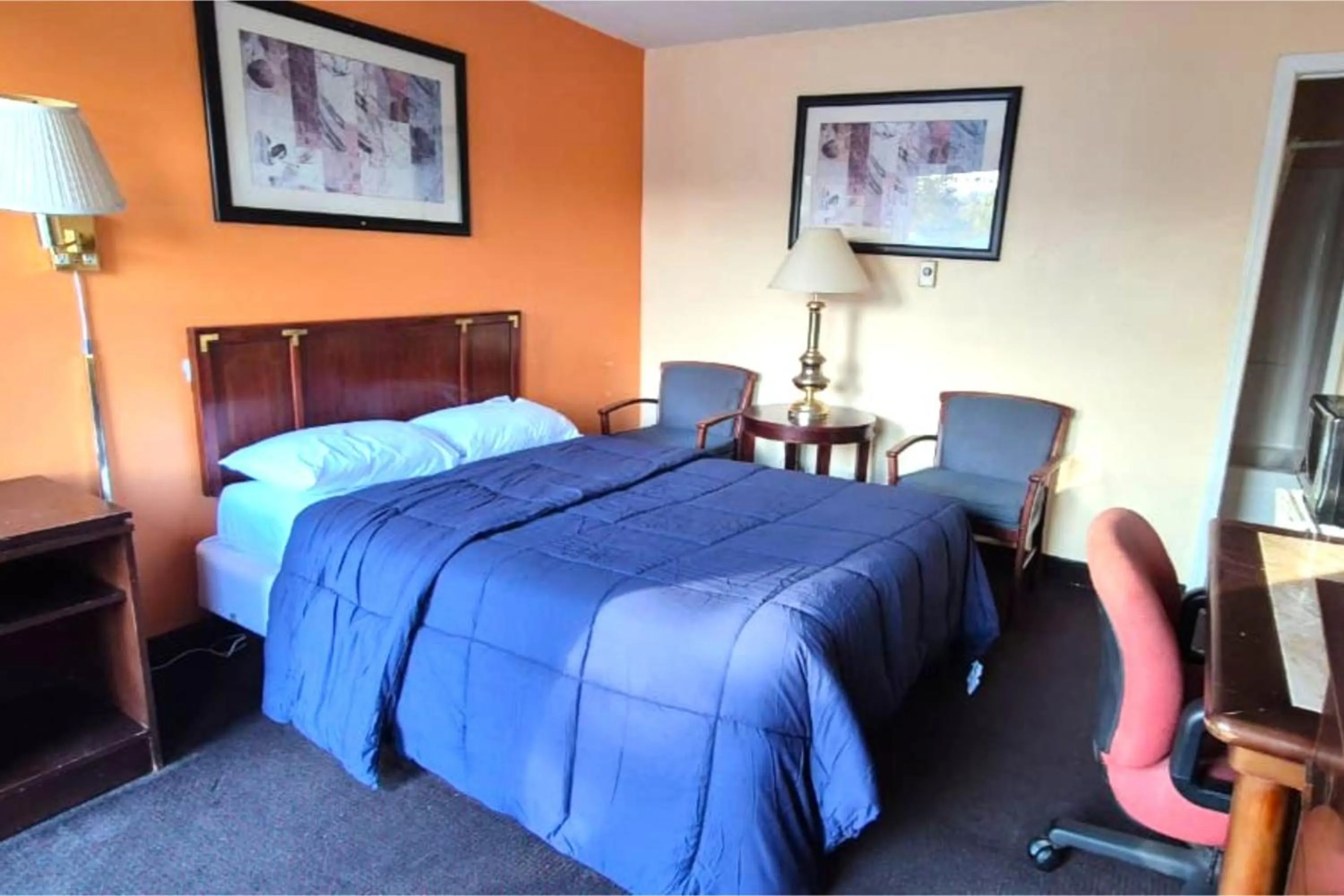 Bedroom, Bed in Canton Inn By OYO