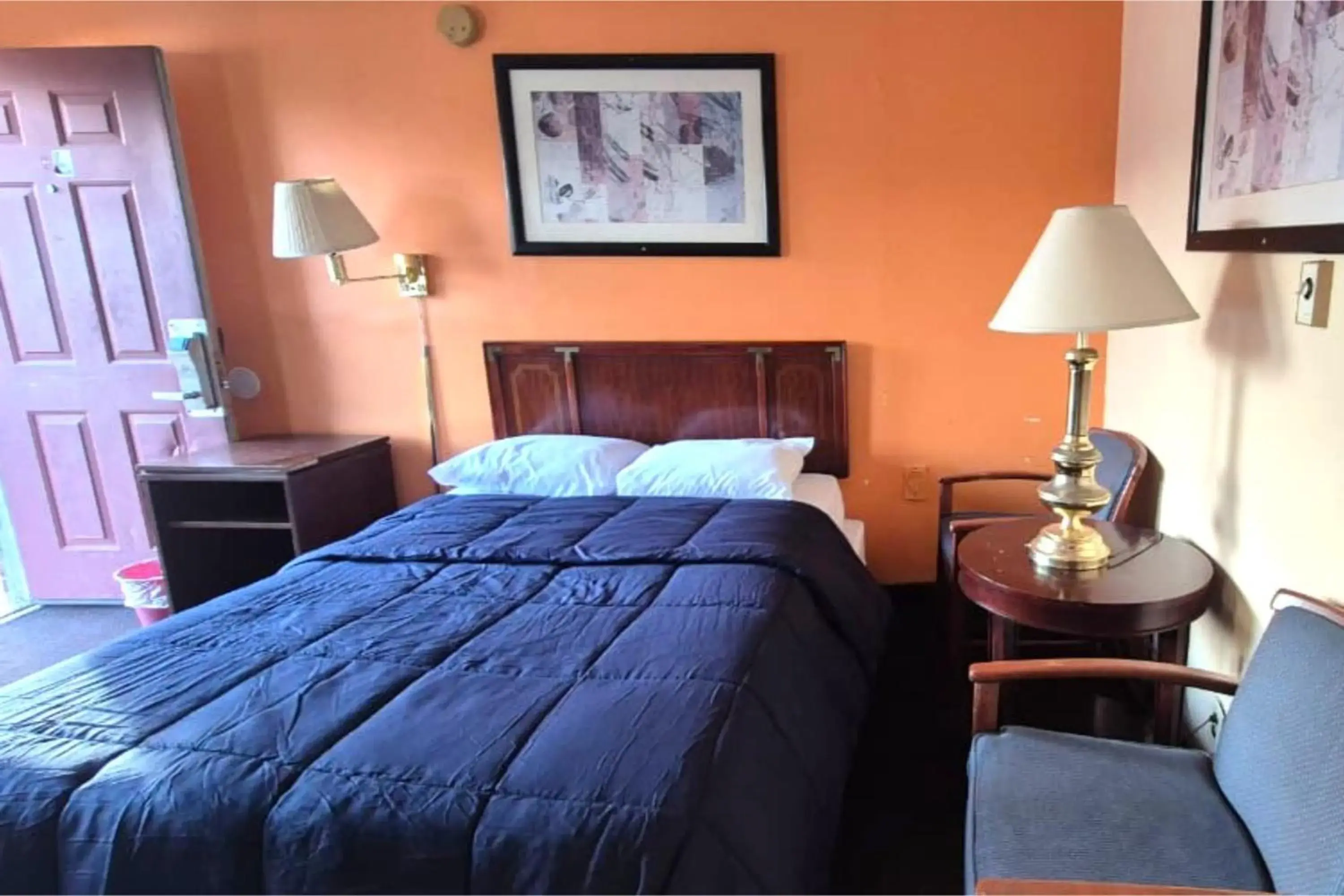 Queen Bed Non-Smoking in Canton Inn By OYO Queen Bed Non-Smoking in Canton Inn By OYO