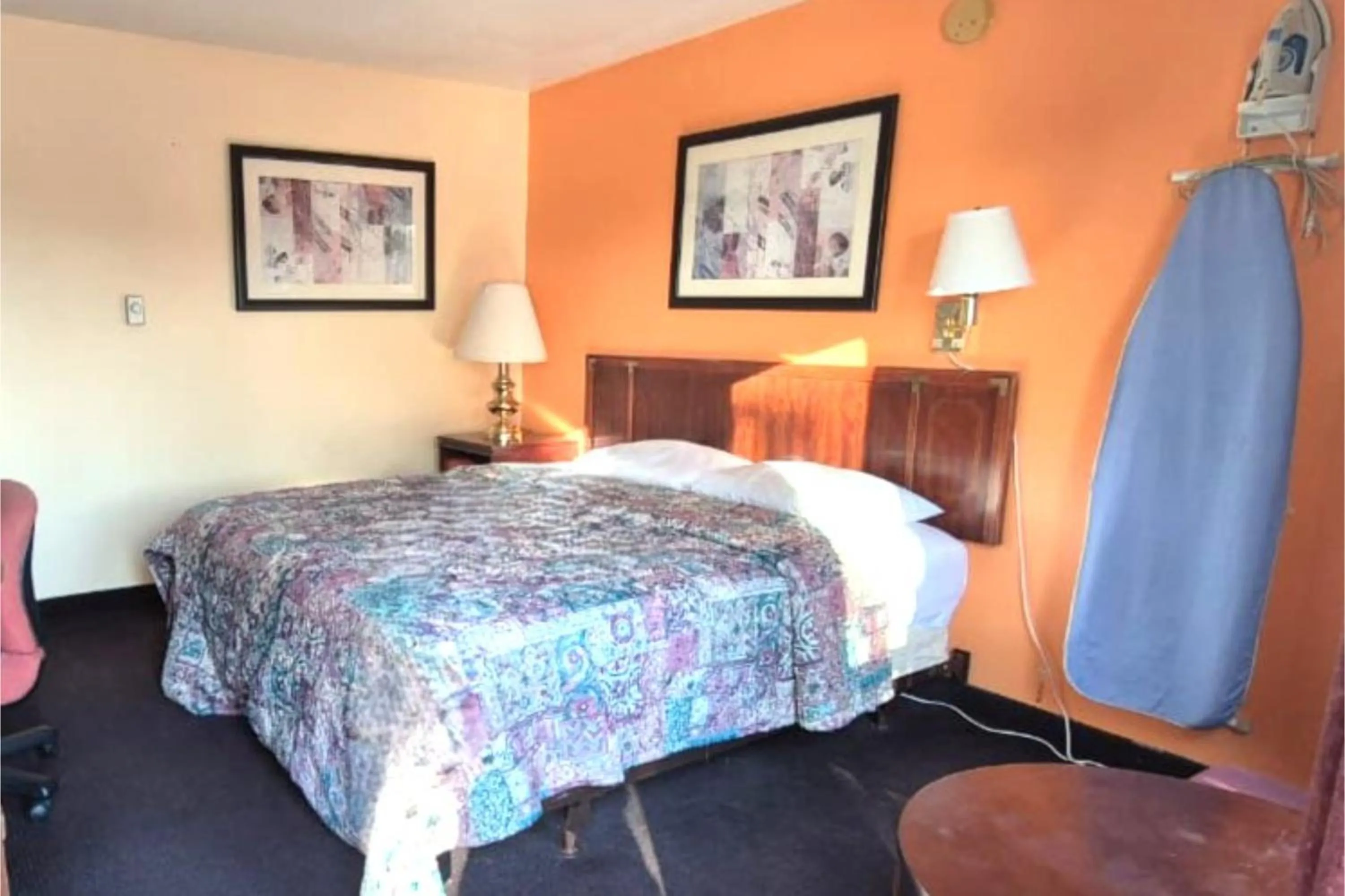 Bedroom, Bed in Canton Inn By OYO