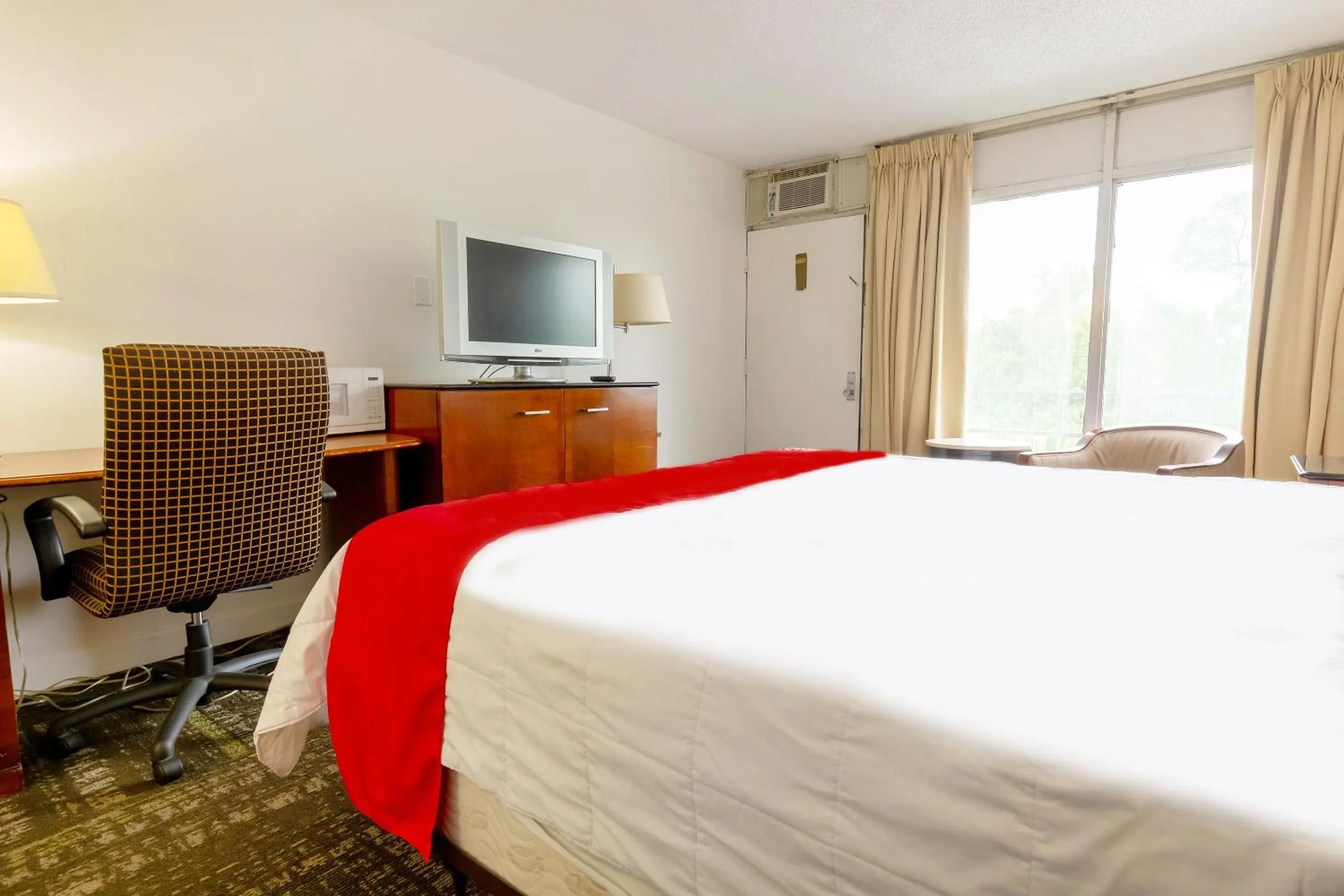 Bedroom in Americas Best Value Inn Rockford