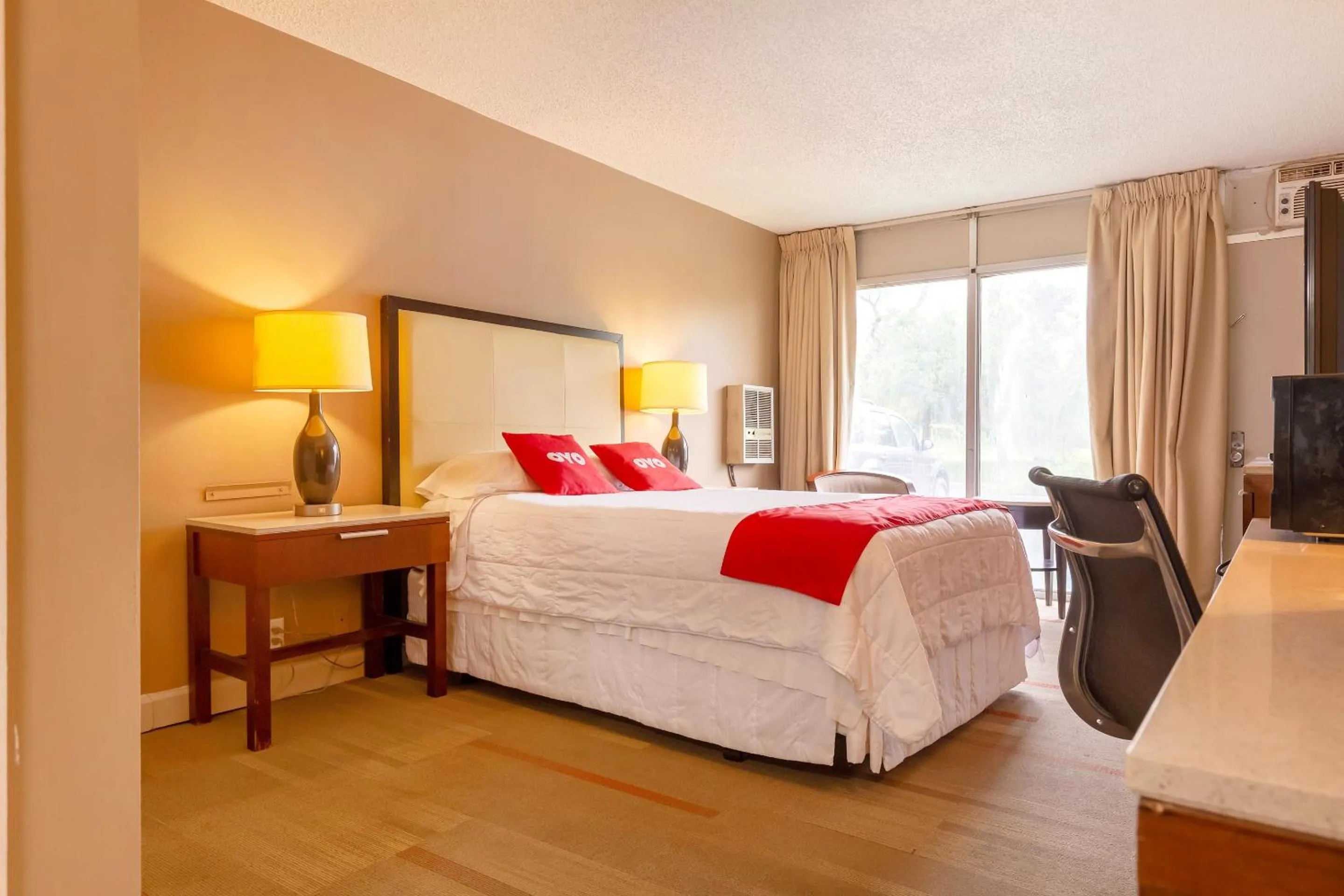 Bedroom in Americas Best Value Inn Rockford